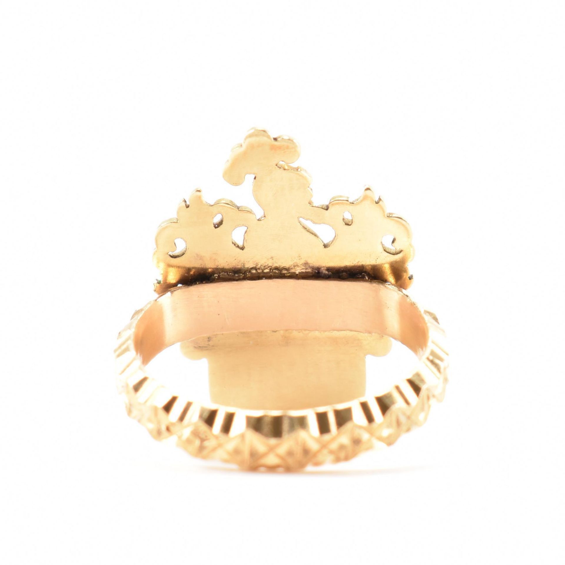 18CT GOLD FRENCH CHEVALIER SIGNET RING - Image 4 of 7