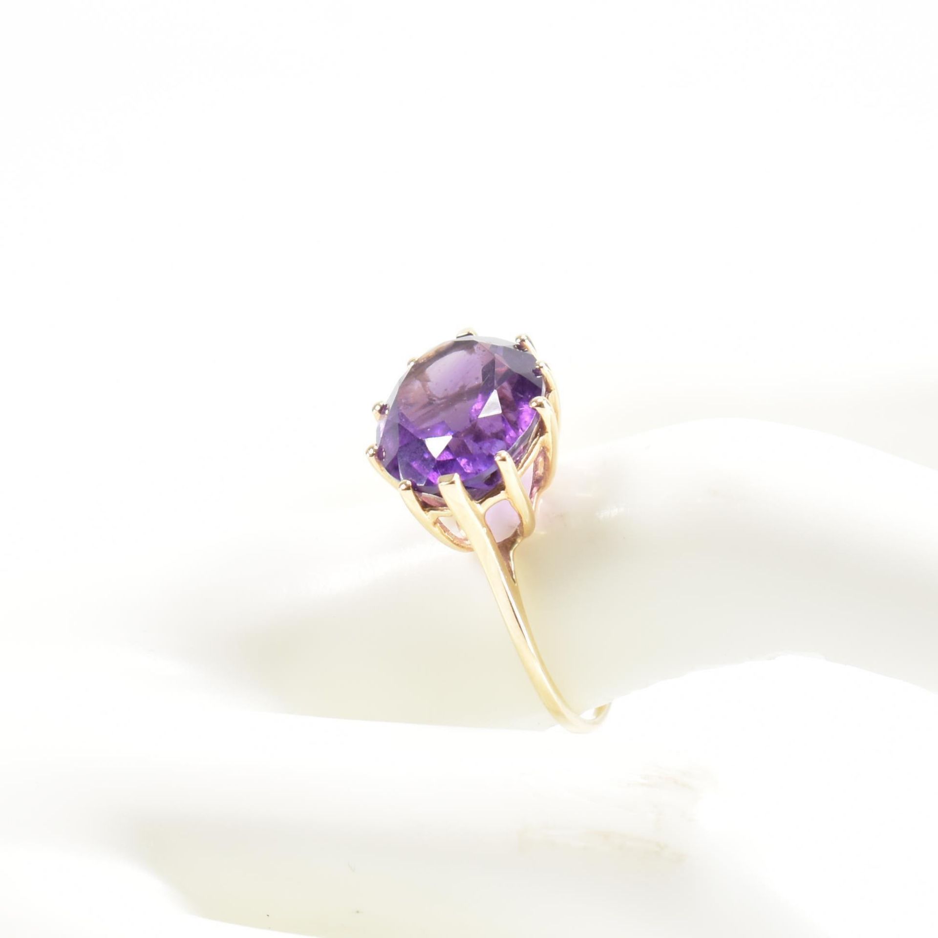 HALLMARKED 9CT GOLD AMETHYST DRESS RING - Image 9 of 9