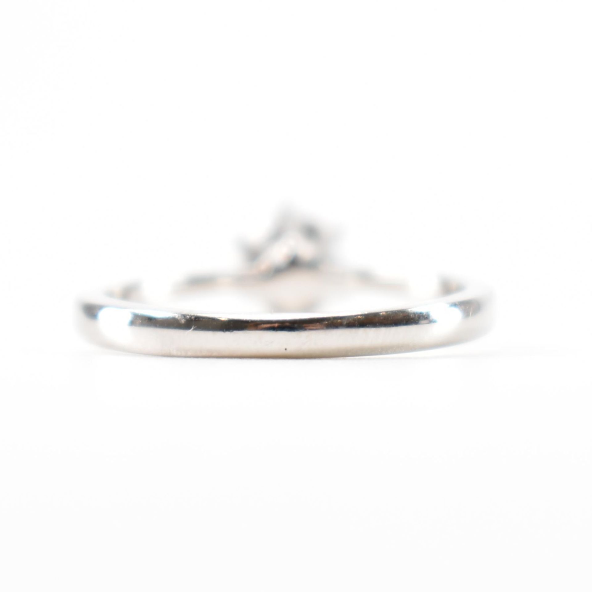 HALLMARKED 18CT GOLD & CZ SOLITAIRE RING - Image 3 of 6