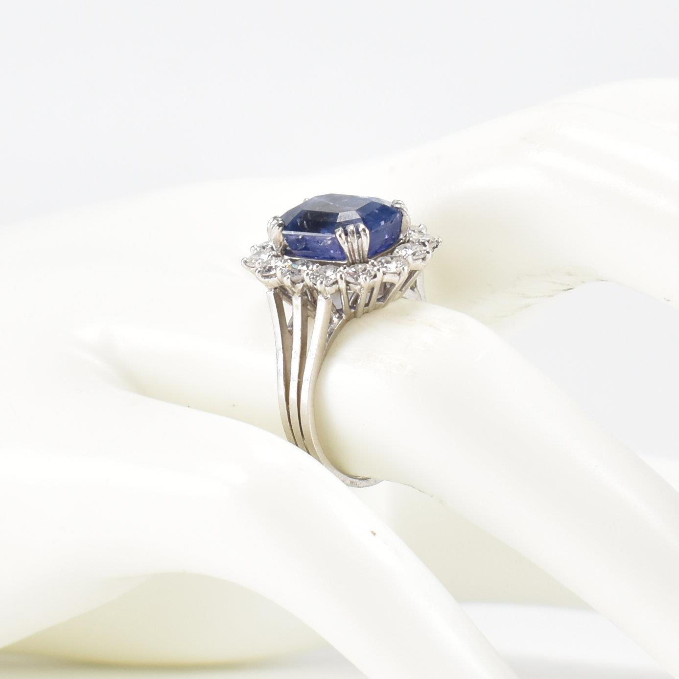 FRENCH CEYLON COLOUR CHANGE SAPPHIRE & DIAMOND CLUSTER RING - Image 9 of 9