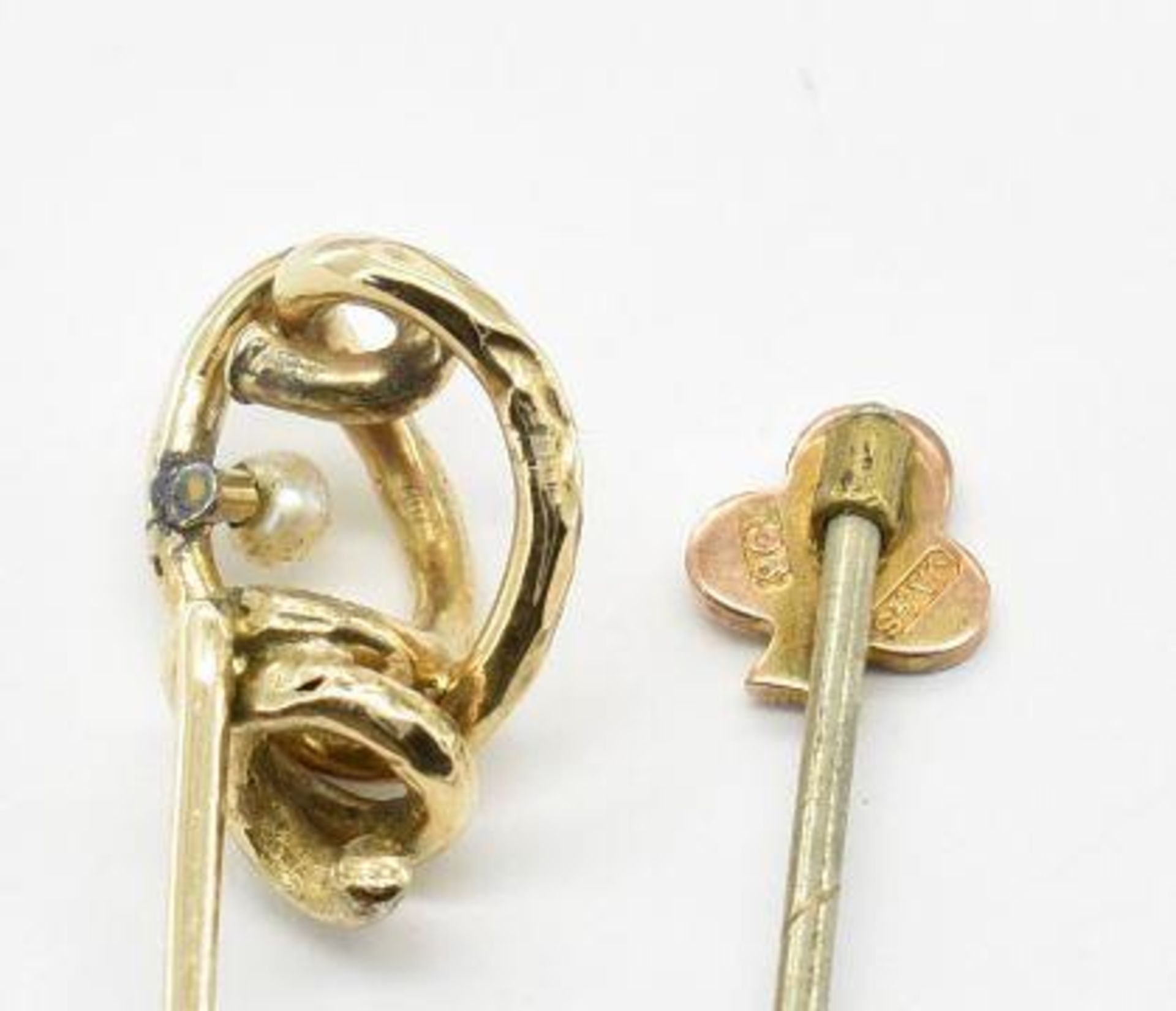 TWO ANTIQUE GOLD STICK PINS - Image 3 of 3