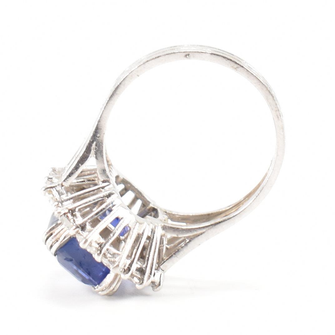 FRENCH CEYLON COLOUR CHANGE SAPPHIRE & DIAMOND CLUSTER RING - Image 6 of 9