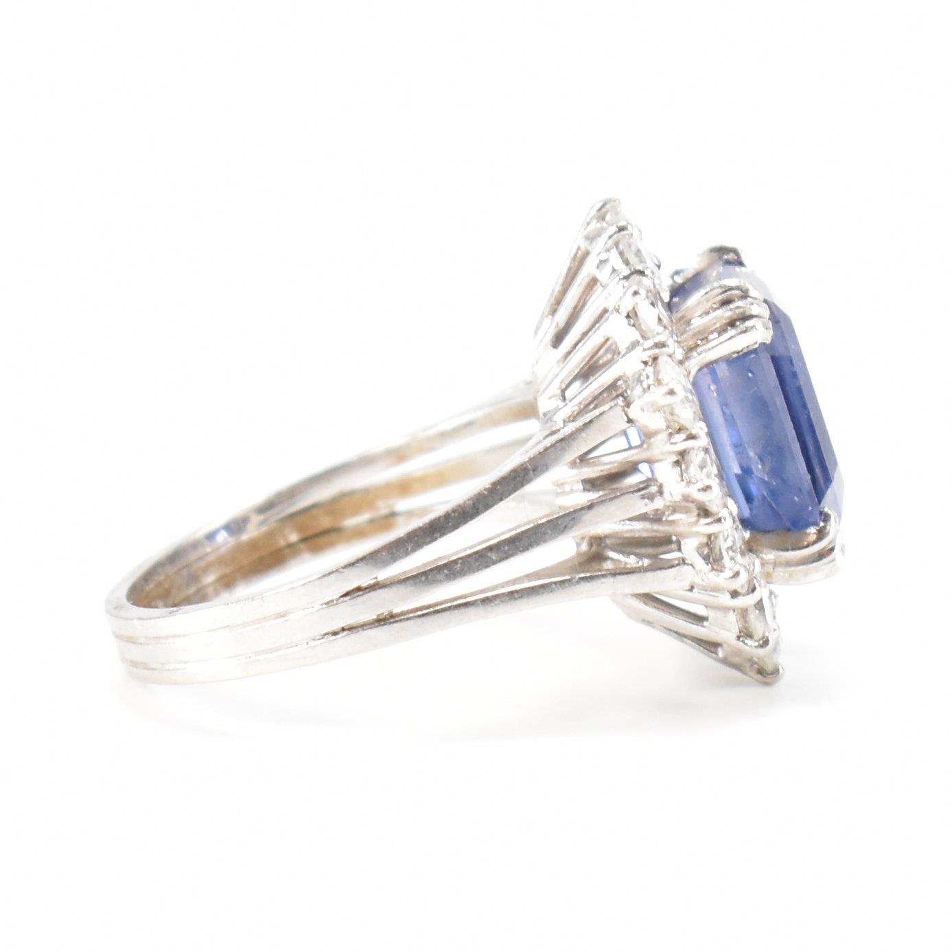FRENCH CEYLON COLOUR CHANGE SAPPHIRE & DIAMOND CLUSTER RING - Image 5 of 9