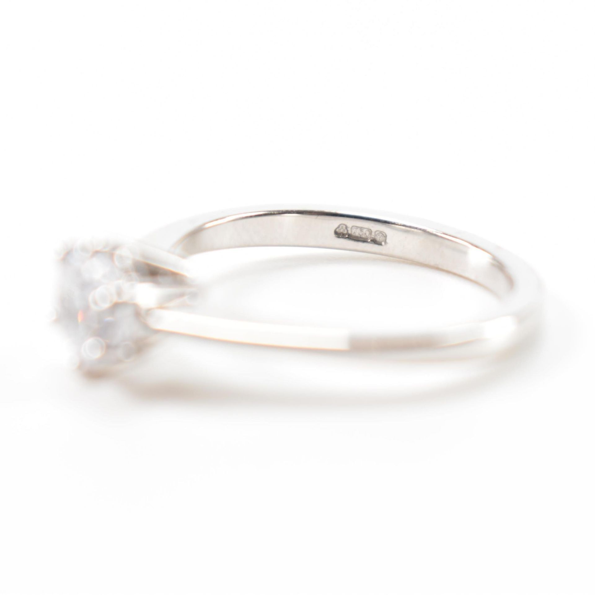HALLMARKED 18CT GOLD & CZ SOLITAIRE RING - Image 5 of 6