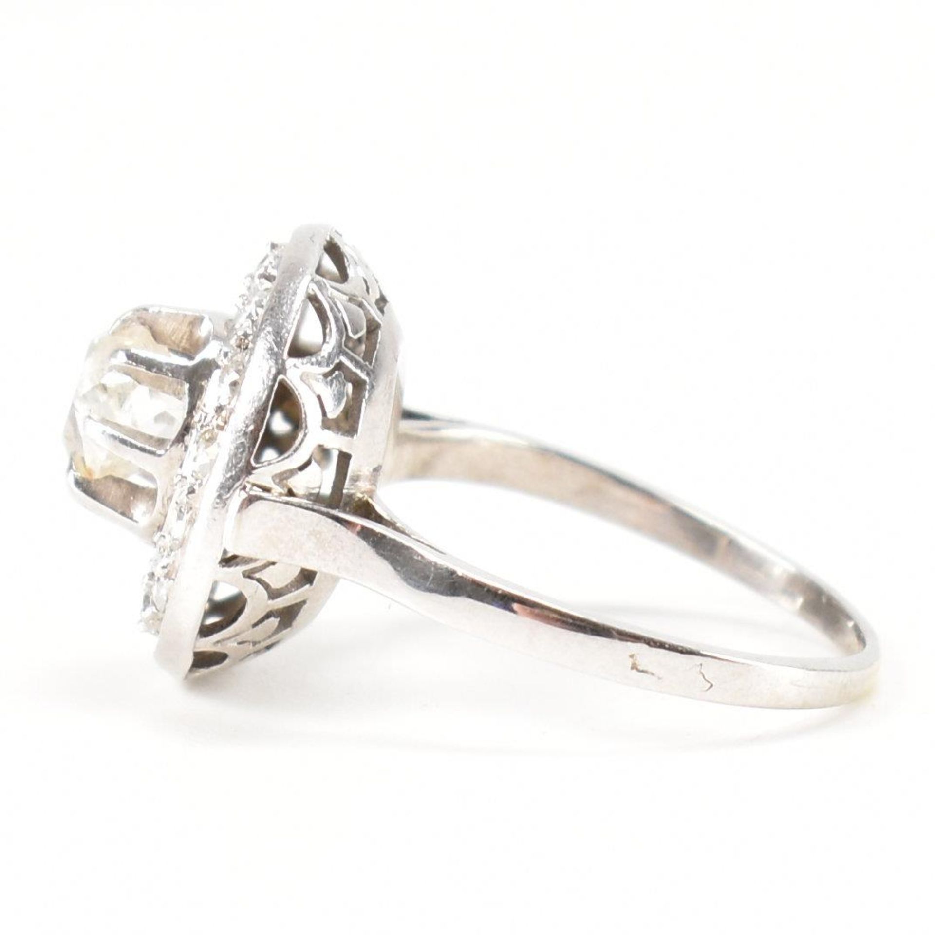 FRENCH ART DECO DIAMOND TARGET RING - Image 2 of 8