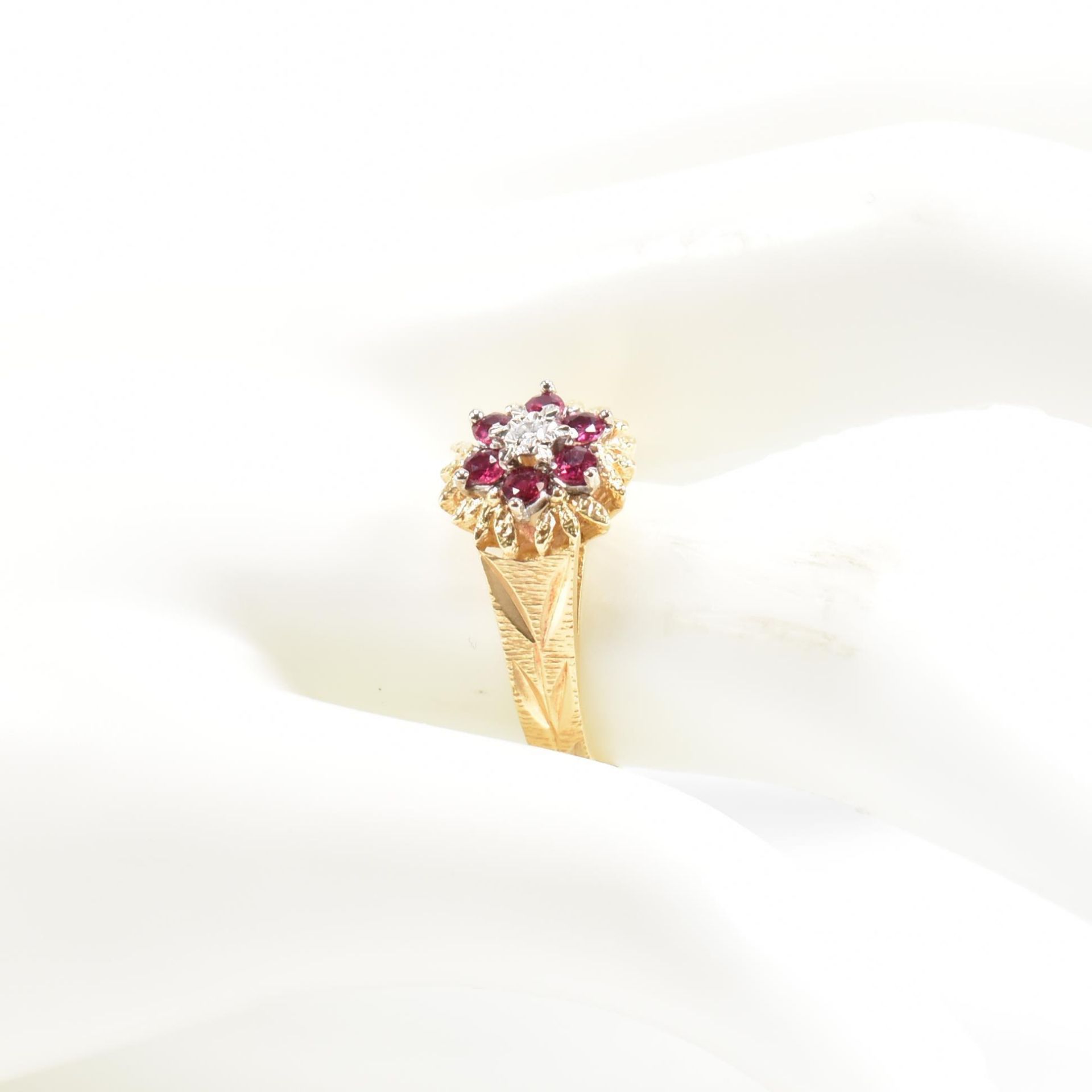 VINTAGE GOLD RUBY & DIAMOND CLUSTER RING - Image 8 of 8