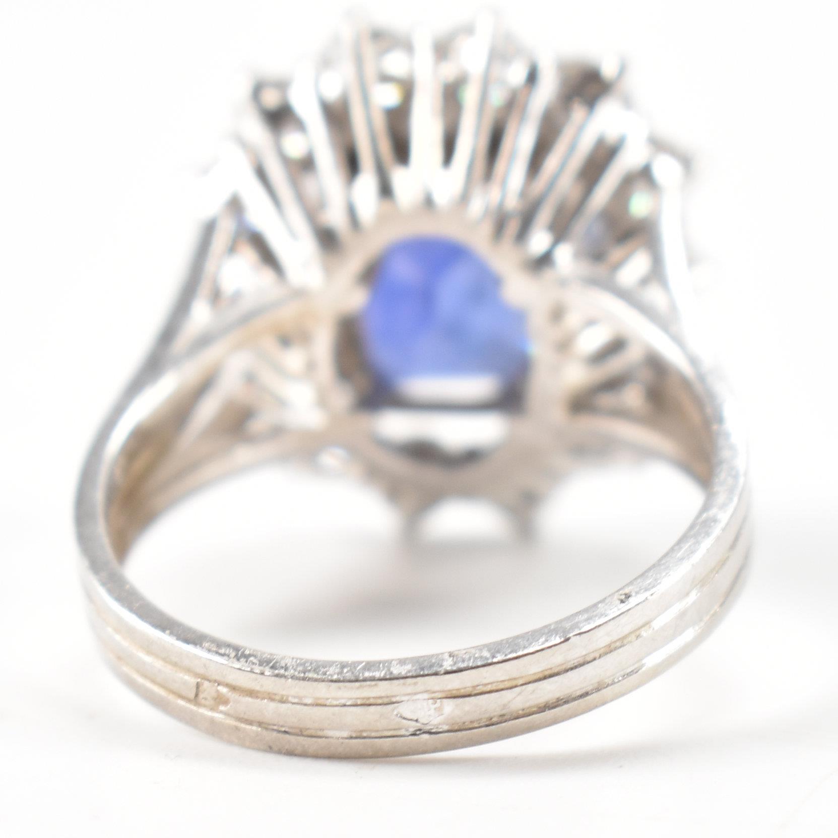 FRENCH CEYLON COLOUR CHANGE SAPPHIRE & DIAMOND CLUSTER RING - Image 8 of 9