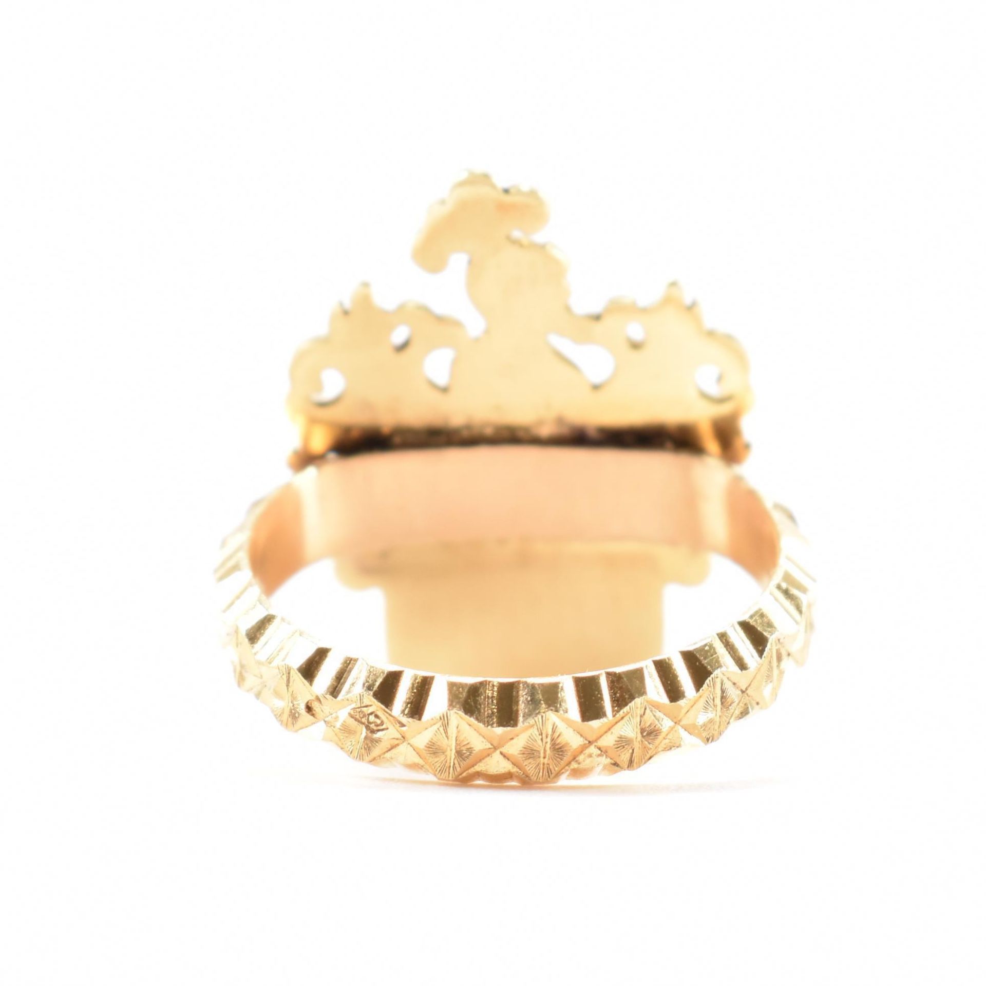 18CT GOLD FRENCH CHEVALIER SIGNET RING - Image 3 of 7