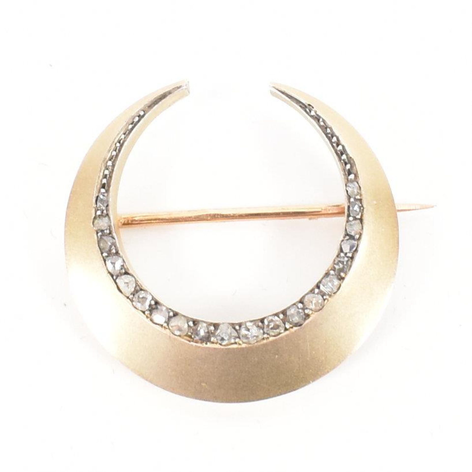 18CT GOLD & DIAMOND CRESCENT BROOCH PIN