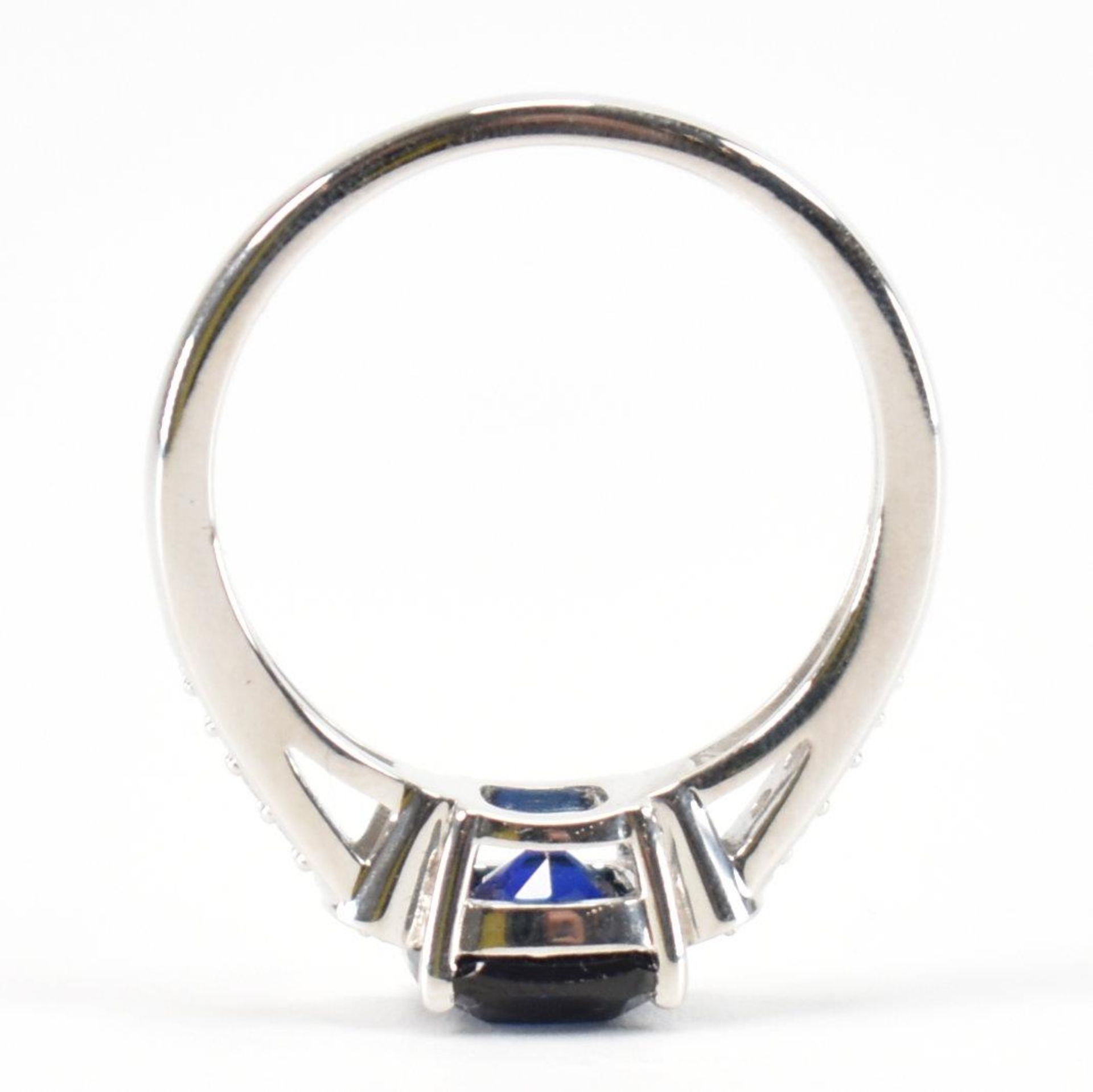 HALLMARKED 9CT WHITE GOLD SYNTHETIC SAPPHIRE & CZ RING - Image 7 of 8