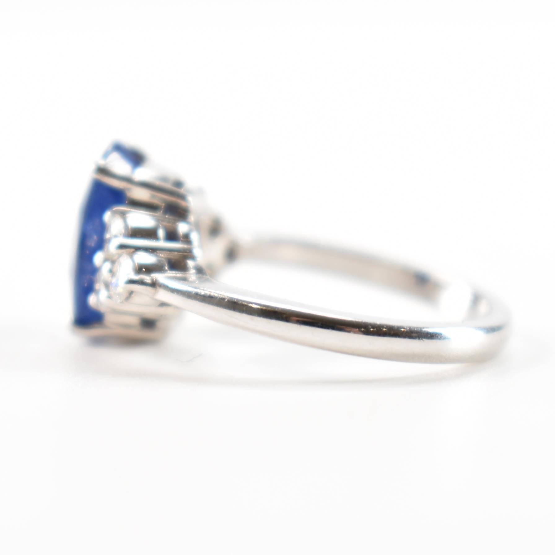 18CT WHITE GOLD SAPPHIRE & DIAMOND RING - Image 2 of 8