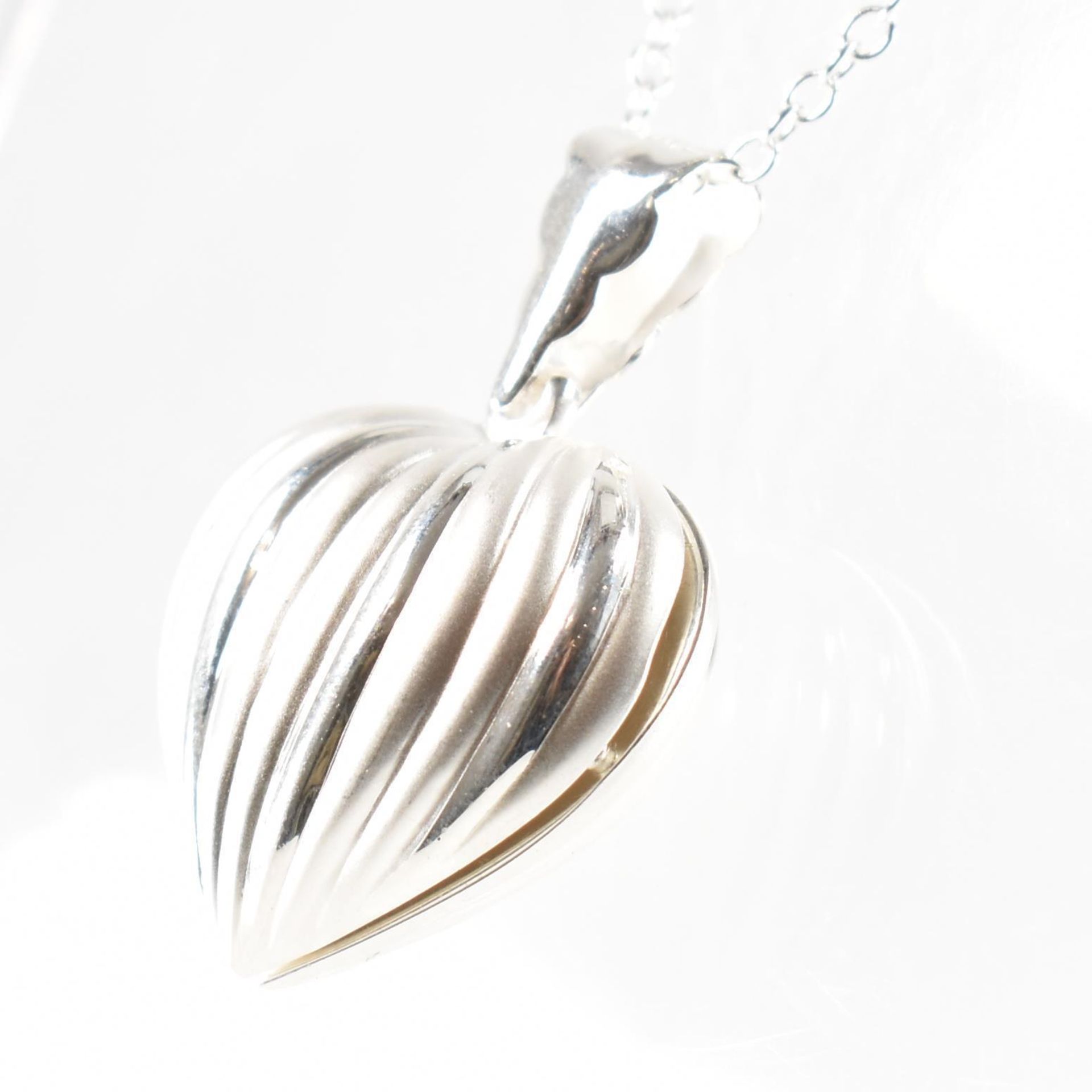 925 SILVER HEART LOCKET & NECKLACE CHAIN - Image 3 of 5