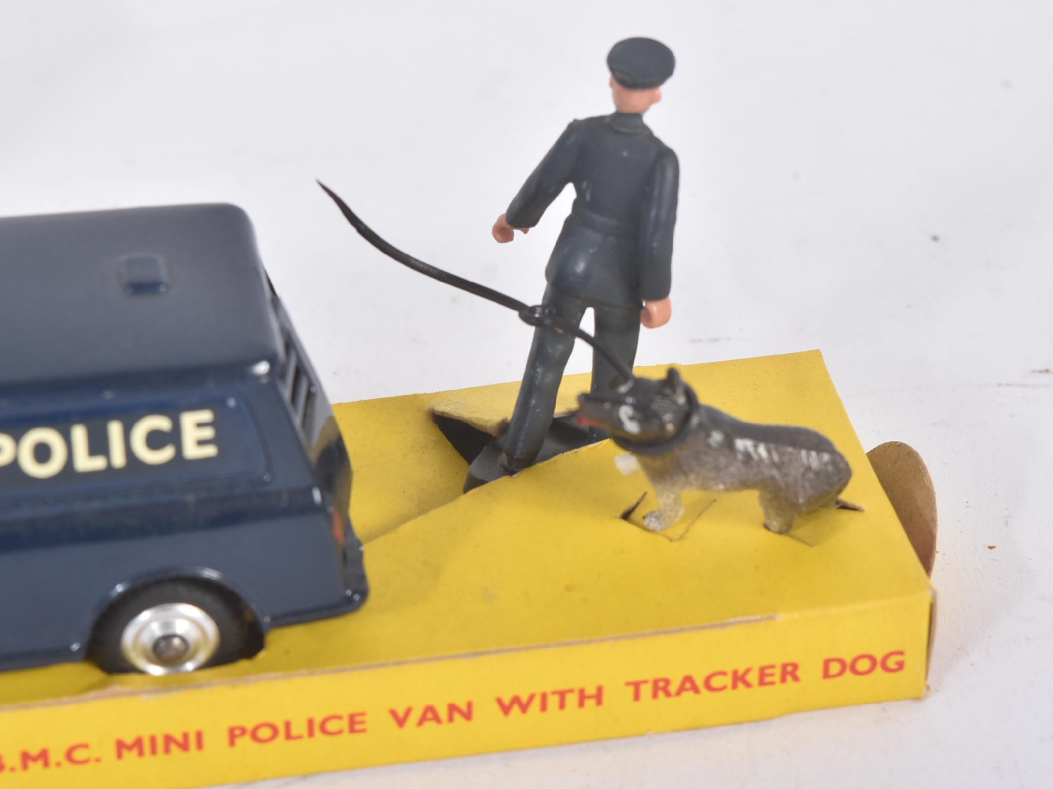 VINTAGE CORGI TOYS B.M.C MINI POLICE VAN WITH TRACKER DOG - Image 3 of 5