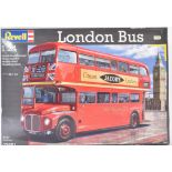 REVELL 1/24 SCALE PLASTIC MODEL KIT - LONDON BUS