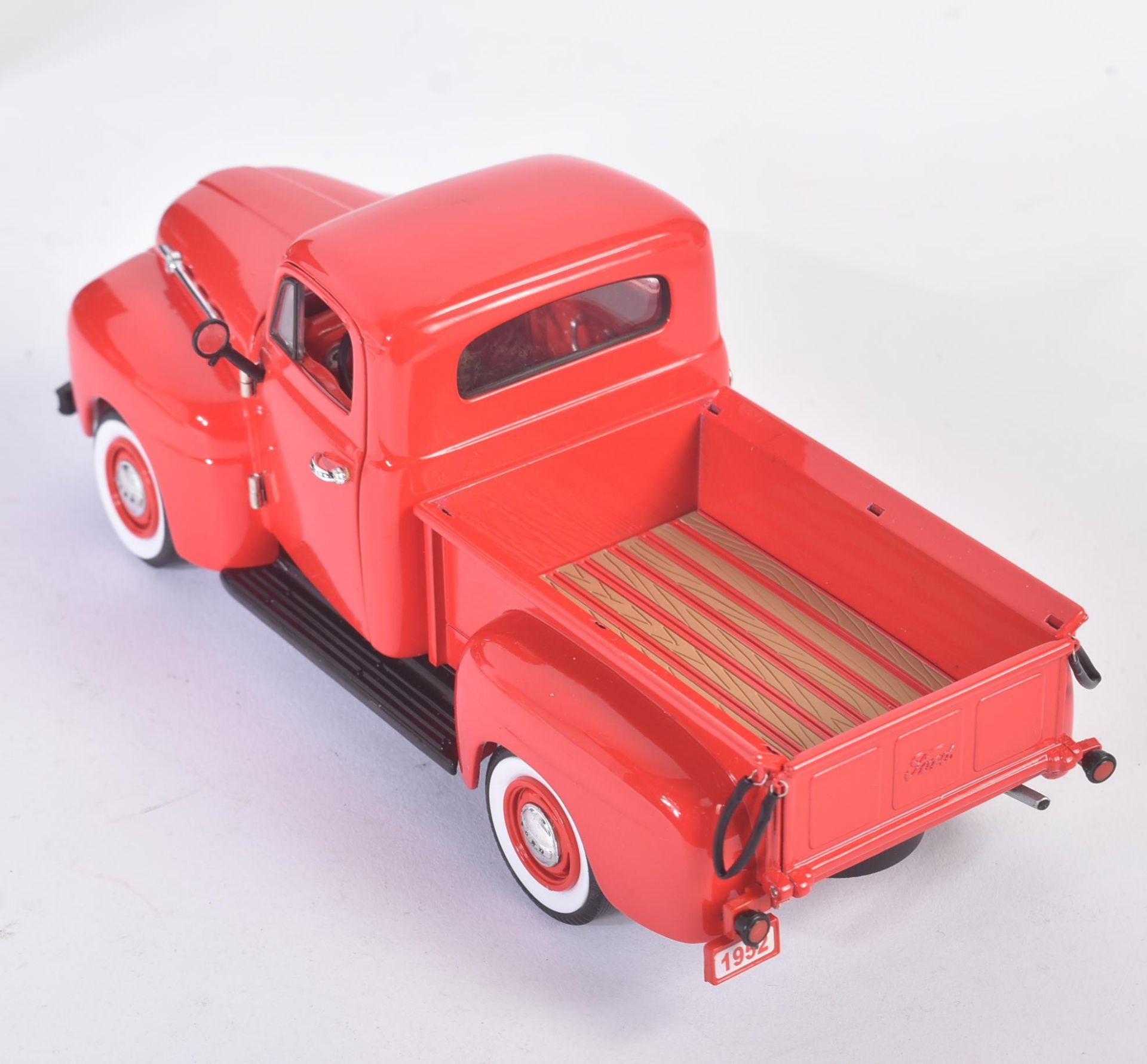 VINTAGE UNIQUE REPLICAS 1/24 SCALE DIECAST 1952 FORD PICKUP - Image 3 of 5