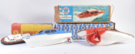 COLLECTION OF VINTAGE TRIANG MODEL BOATS / POND YACHTS