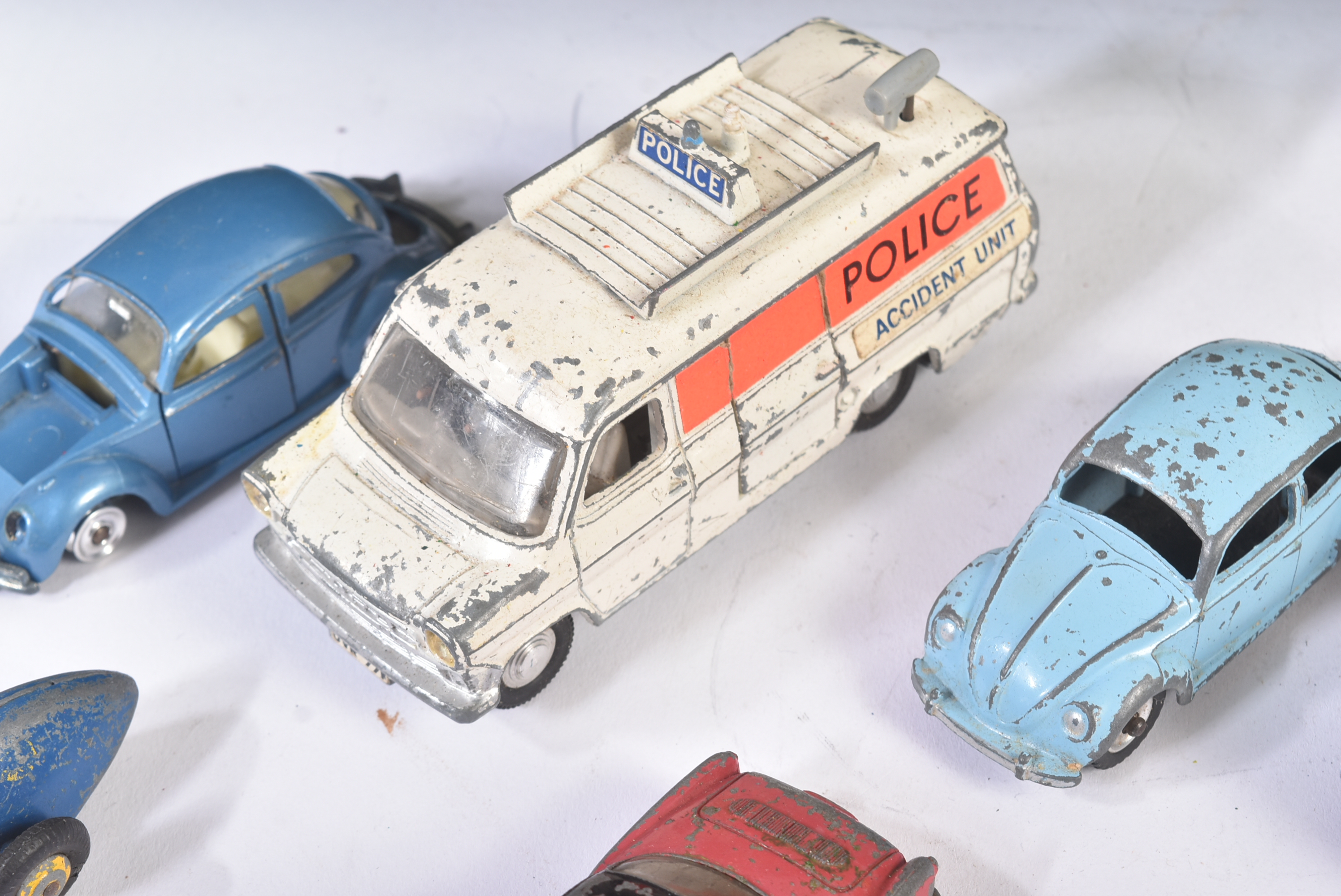 LARGE COLLECTION OF VINTAGE DINKY TOYS DIECAST MODELS - Image 5 of 10