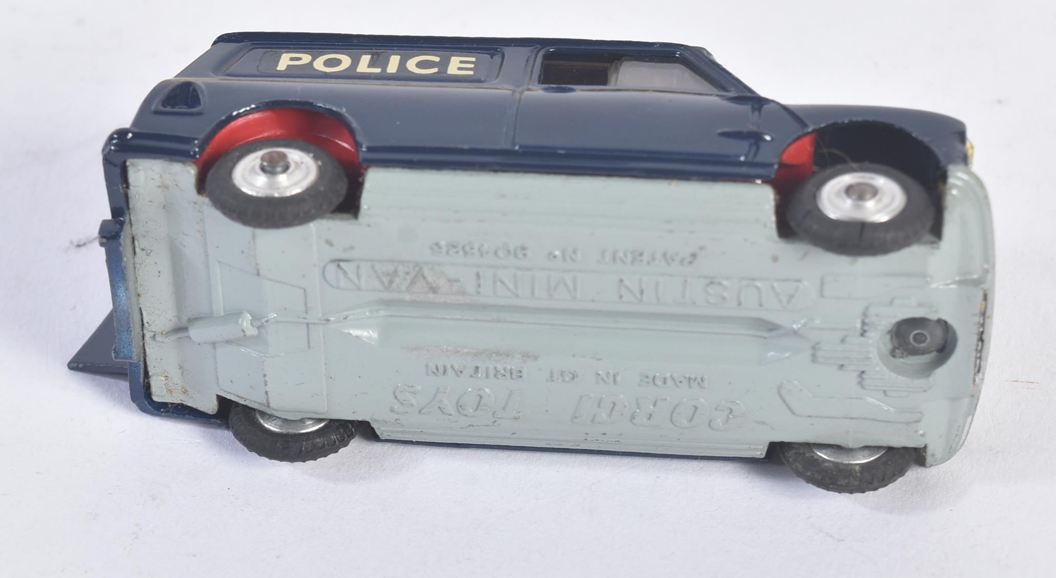 VINTAGE CORGI TOYS B.M.C MINI POLICE VAN WITH TRACKER DOG - Image 5 of 5