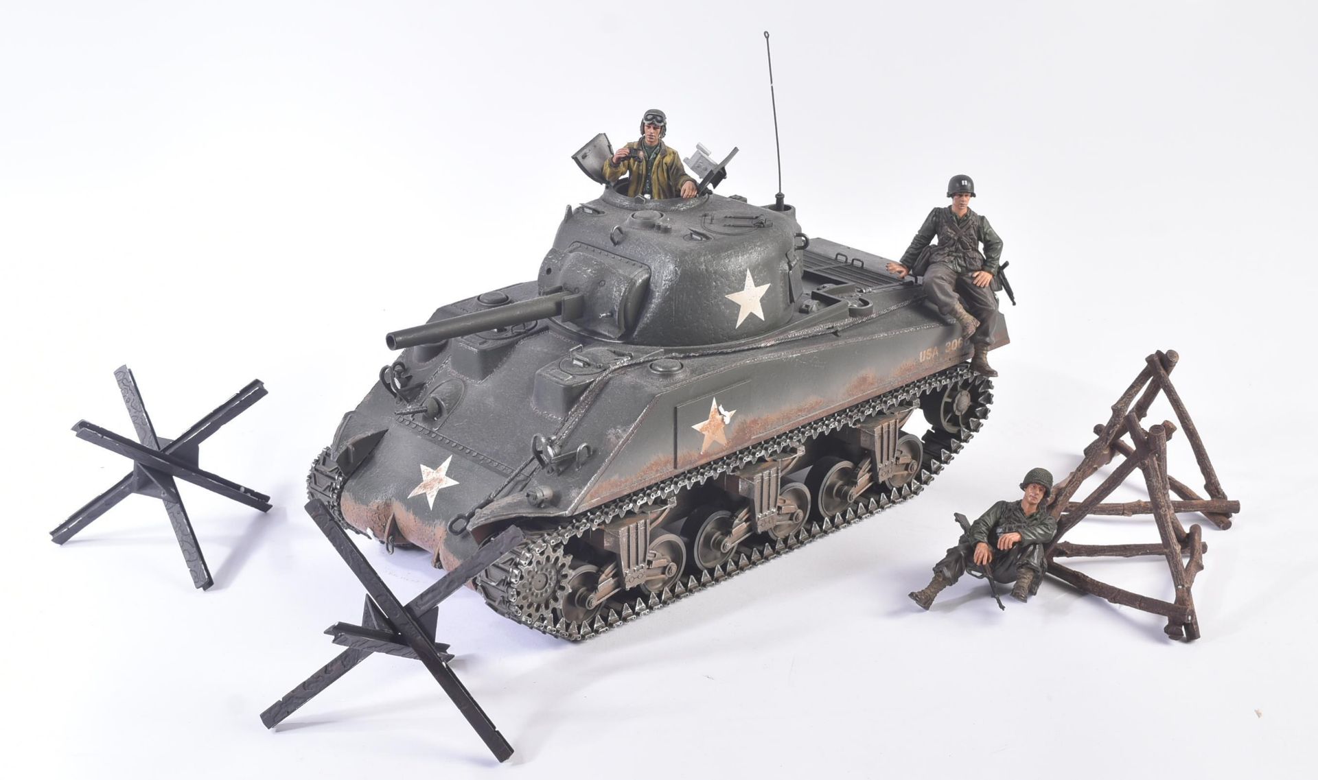 UNIMAX FORCES OF VALOUR 1/16 SCALE DIECAST M4A3 SHERMAN TANK MODEL - Image 2 of 13