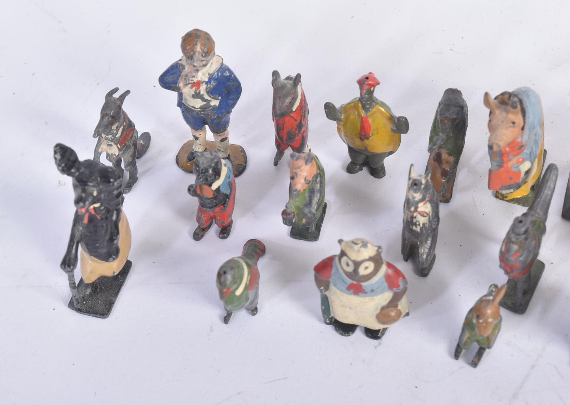 COLLECTION OF VINTAGE CADBURYS COCOCUBS HOLLOWCAST FIGURES - Image 3 of 6