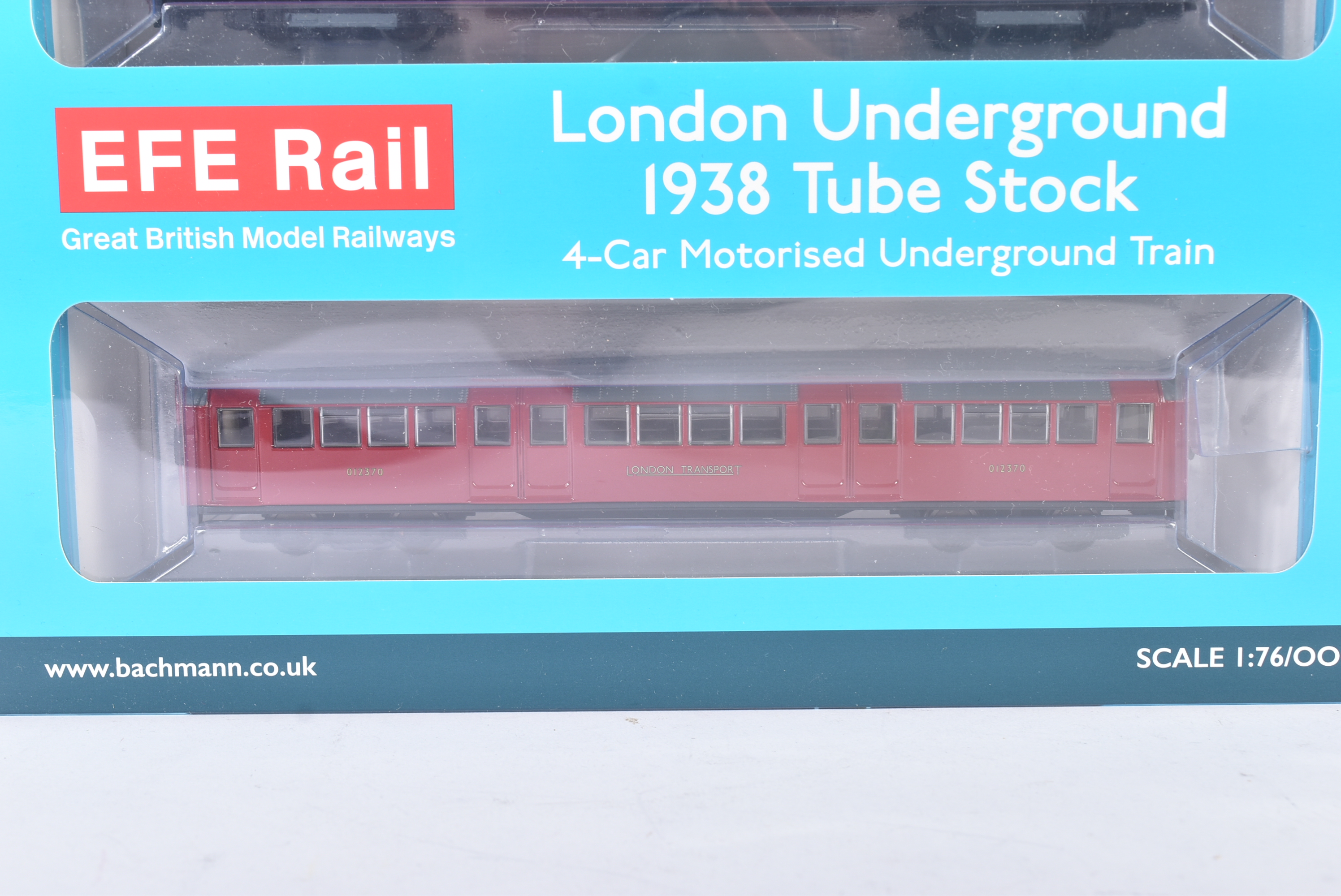 BACHMANN OO GAUGE LONDON UNDERGROUND 4-CAR TUBE TRAIN - Image 2 of 5