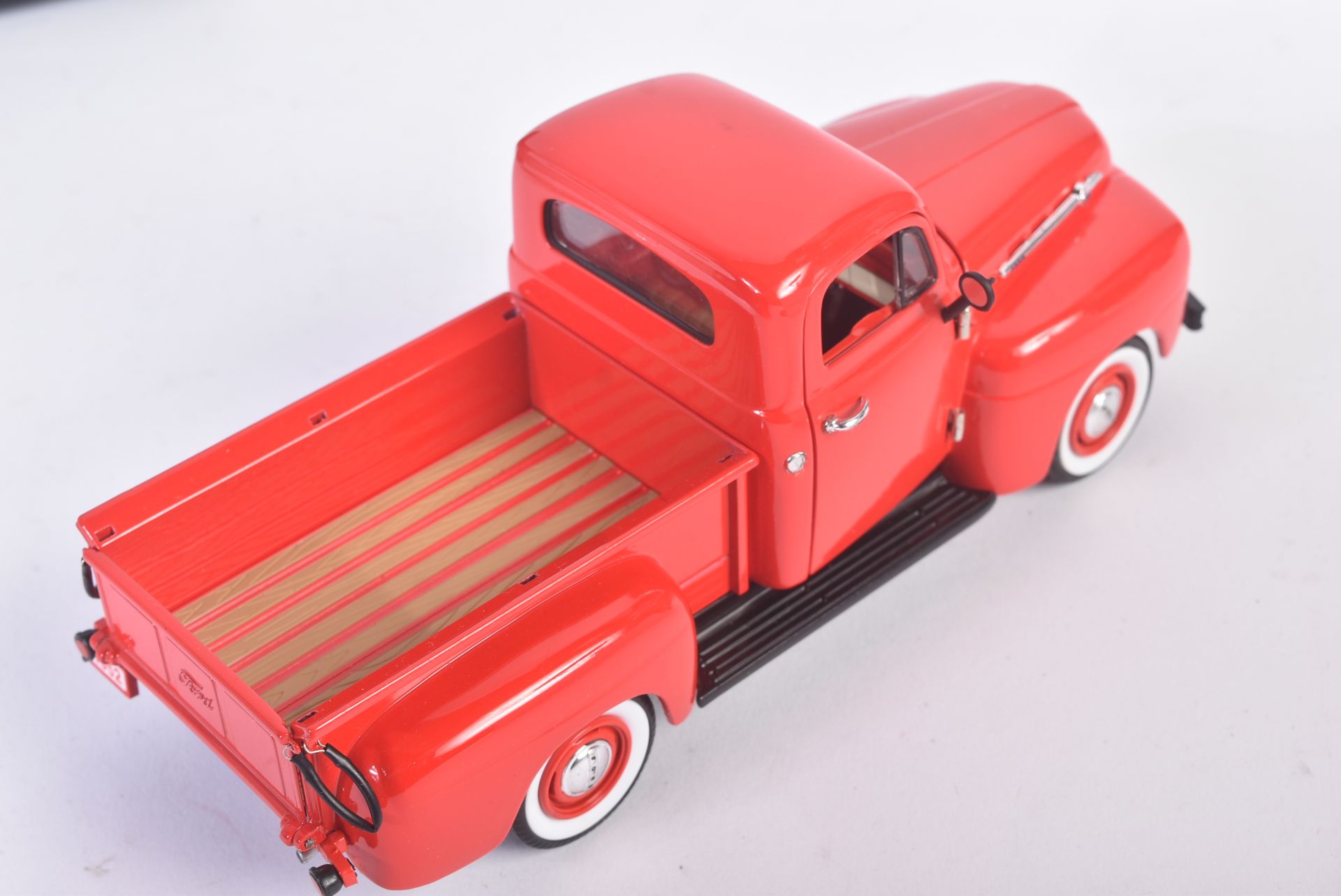 VINTAGE UNIQUE REPLICAS 1/24 SCALE DIECAST 1952 FORD PICKUP - Image 4 of 5
