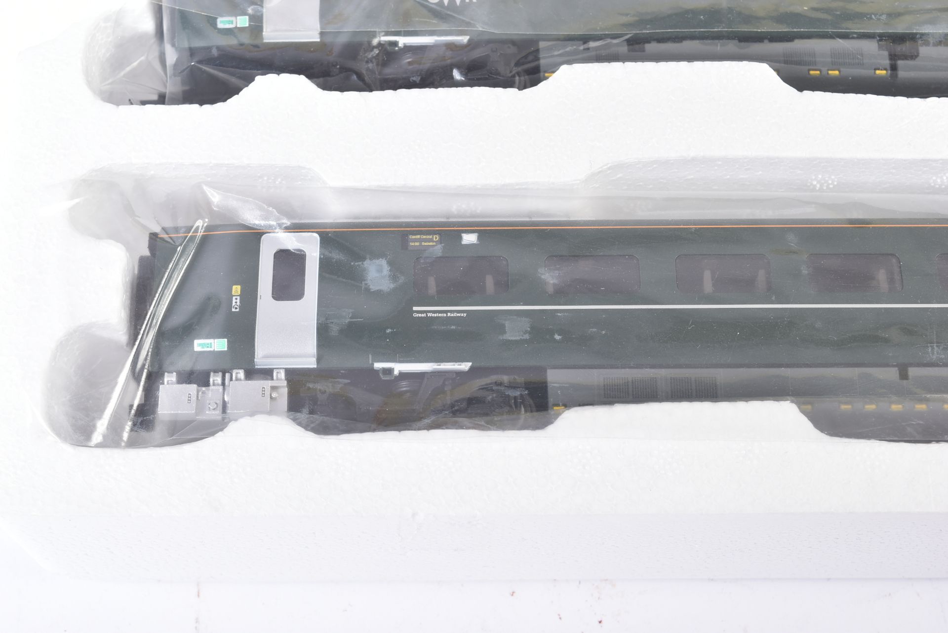 HORNBY OO GAUGE MODEL RAILWAY TRAIN SET COACH PACK - Bild 5 aus 5