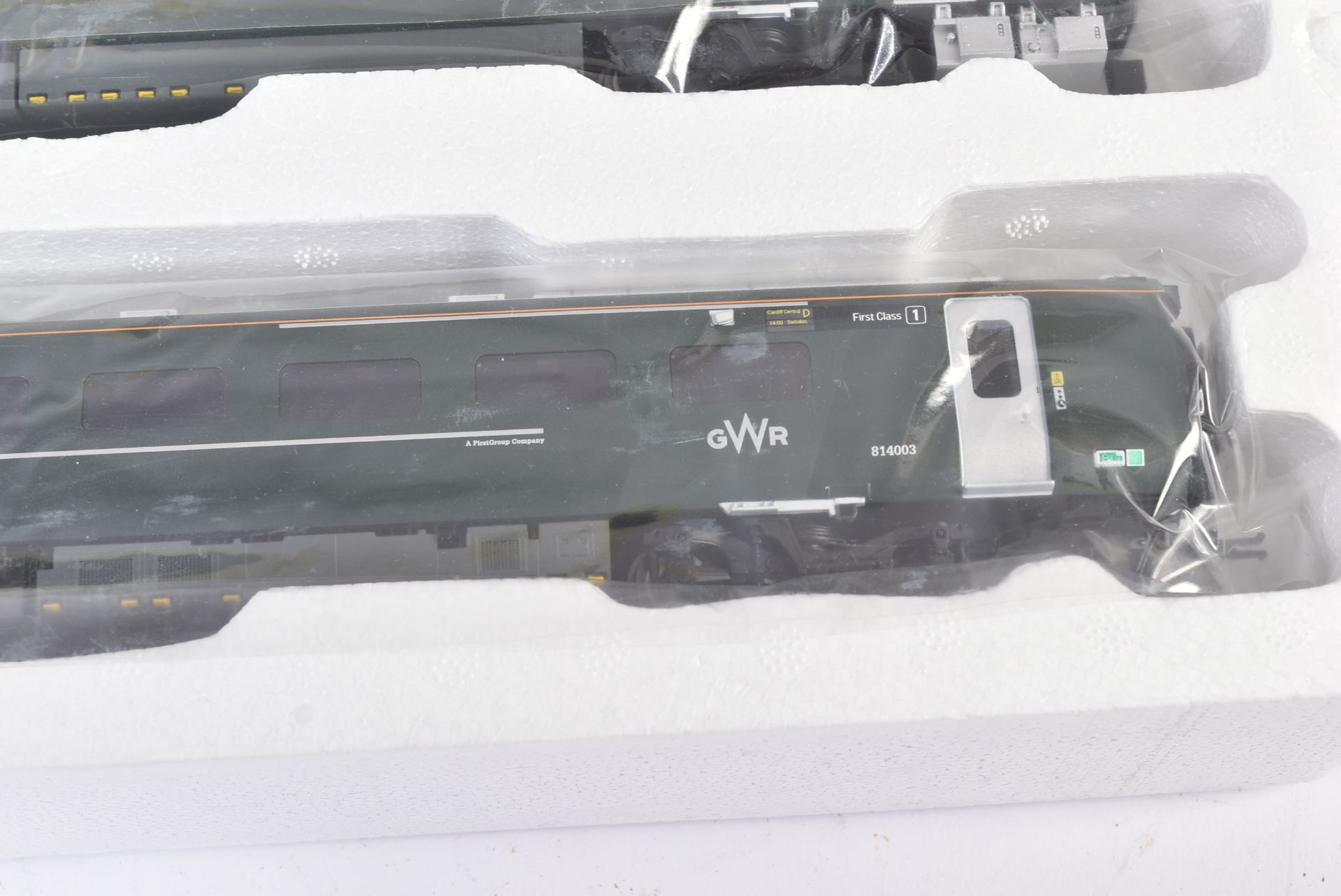 HORNBY OO GAUGE MODEL RAILWAY TRAIN SET COACH PACK - Bild 4 aus 5