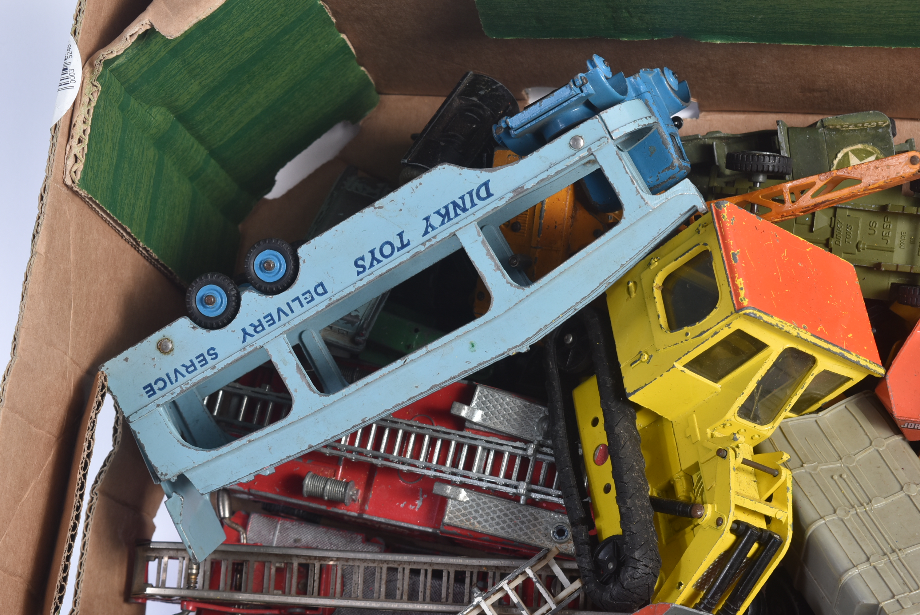 LARGE COLLECTION OF VINTAGE DINKY TOYS DIECAST MODELS - Image 9 of 10