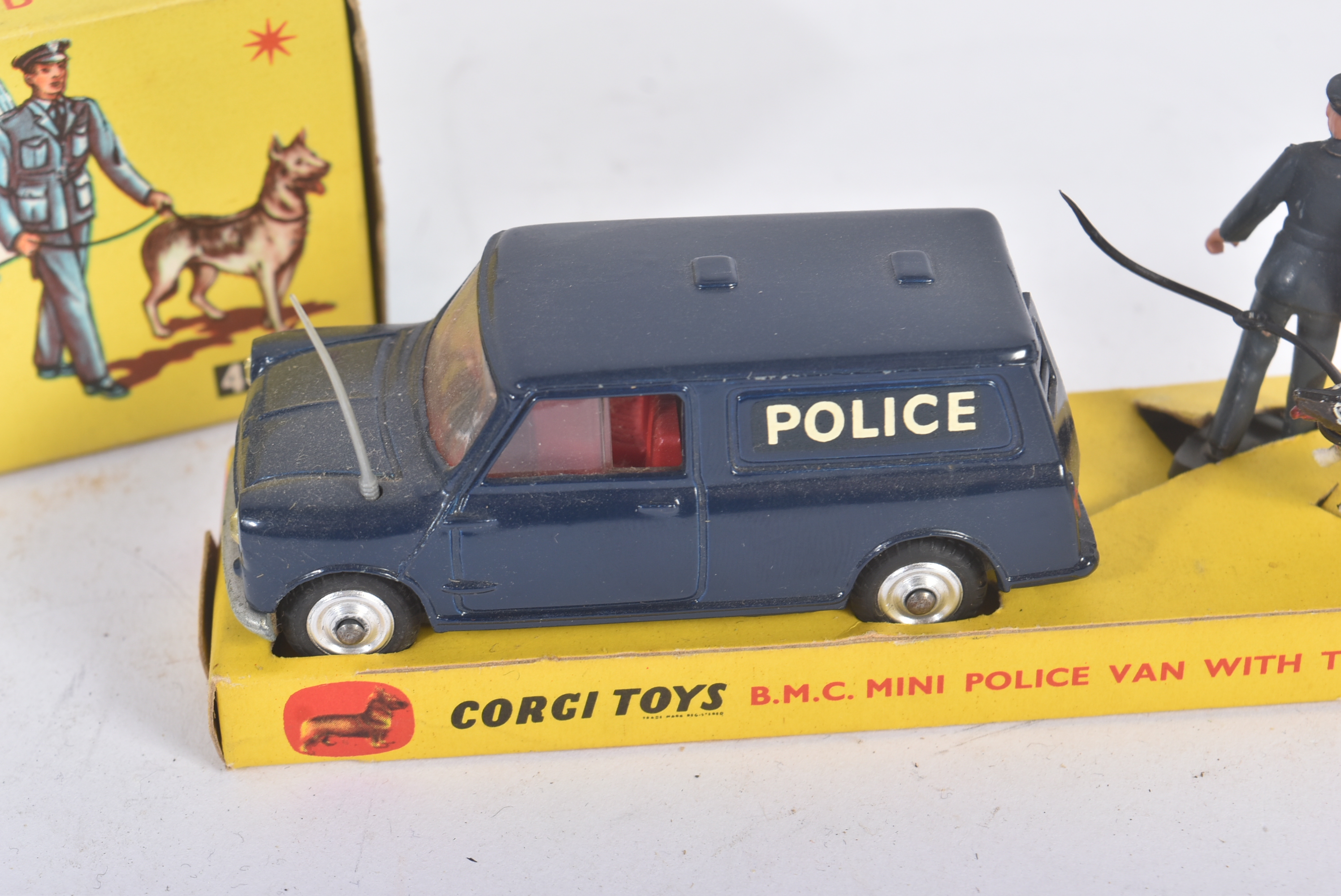 VINTAGE CORGI TOYS B.M.C MINI POLICE VAN WITH TRACKER DOG - Image 2 of 5