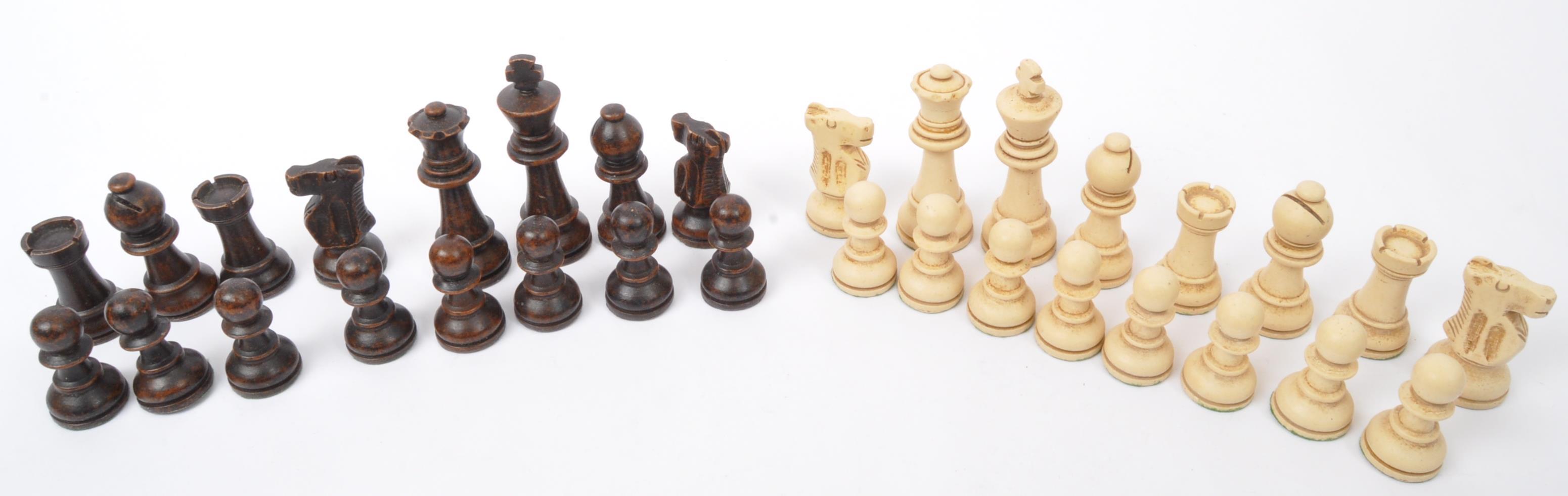 COLLECTION OF VINTAGE TURNED WOOD CHESS PIECES - Image 10 of 19