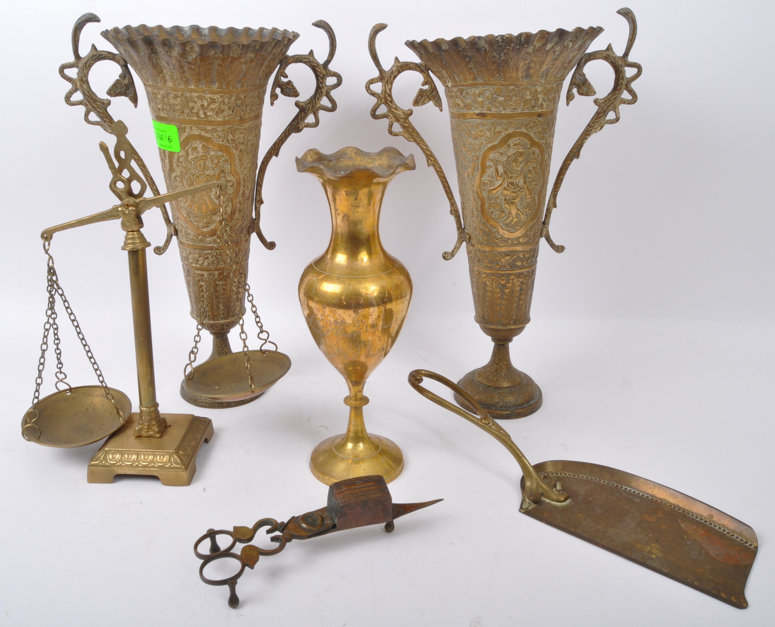 ASSORTMENT OF VINTAGE BRASS ITEMS W/ TWIN HANDLED VASE