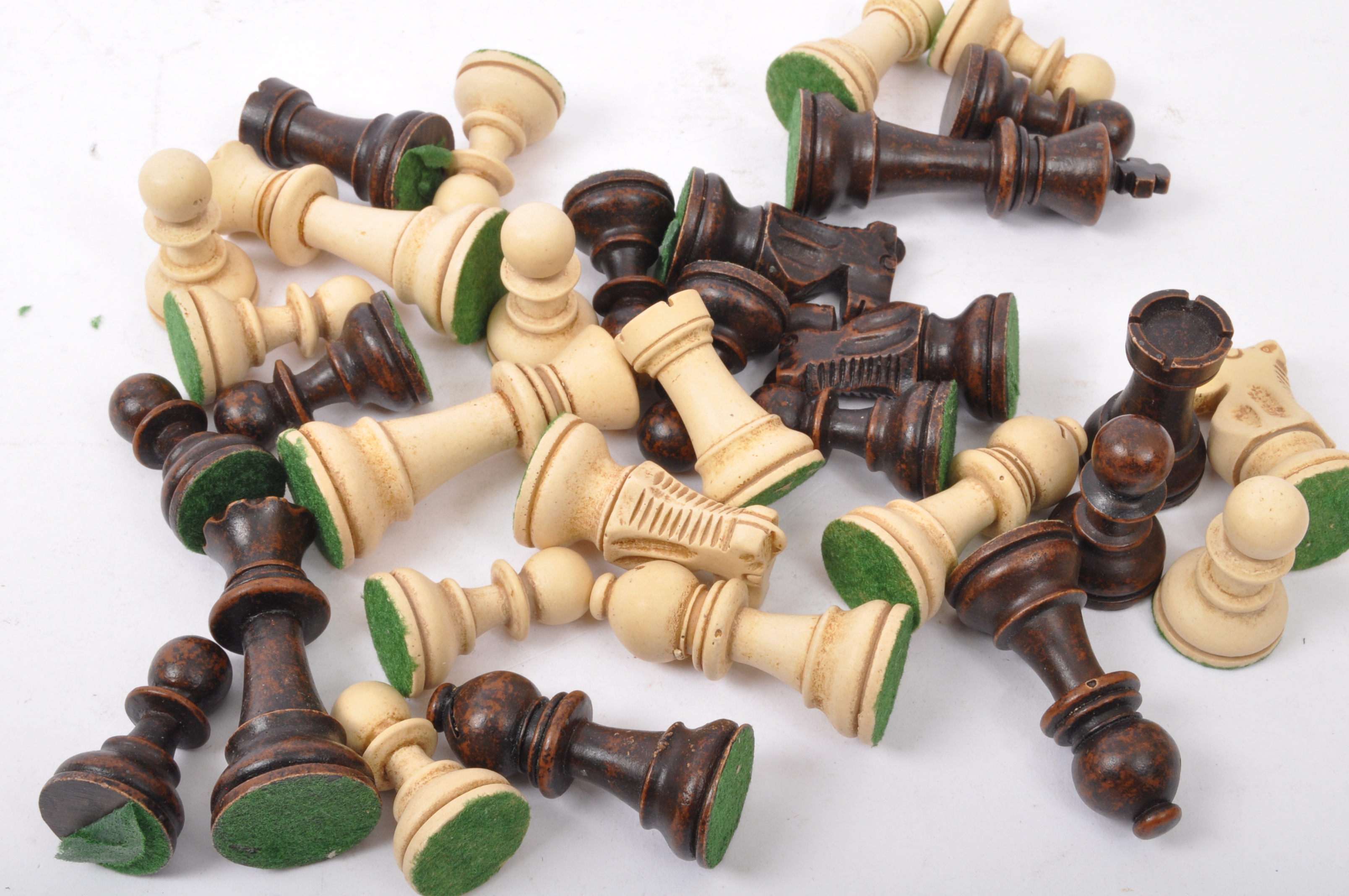 COLLECTION OF VINTAGE TURNED WOOD CHESS PIECES