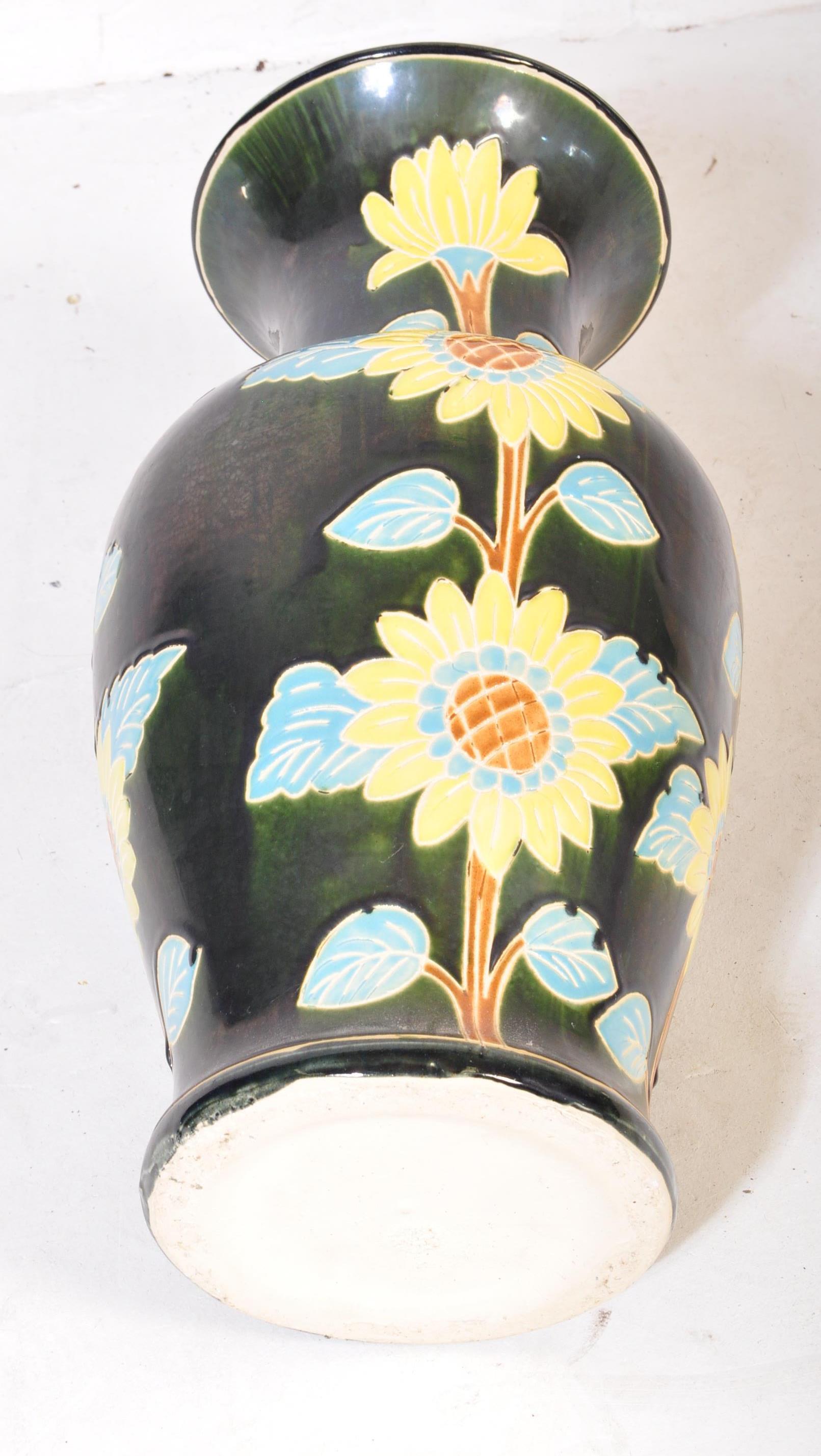 VINTAGE 20TH CENTURY FLORAL CERAMIC POTTERY VASE - Image 6 of 6