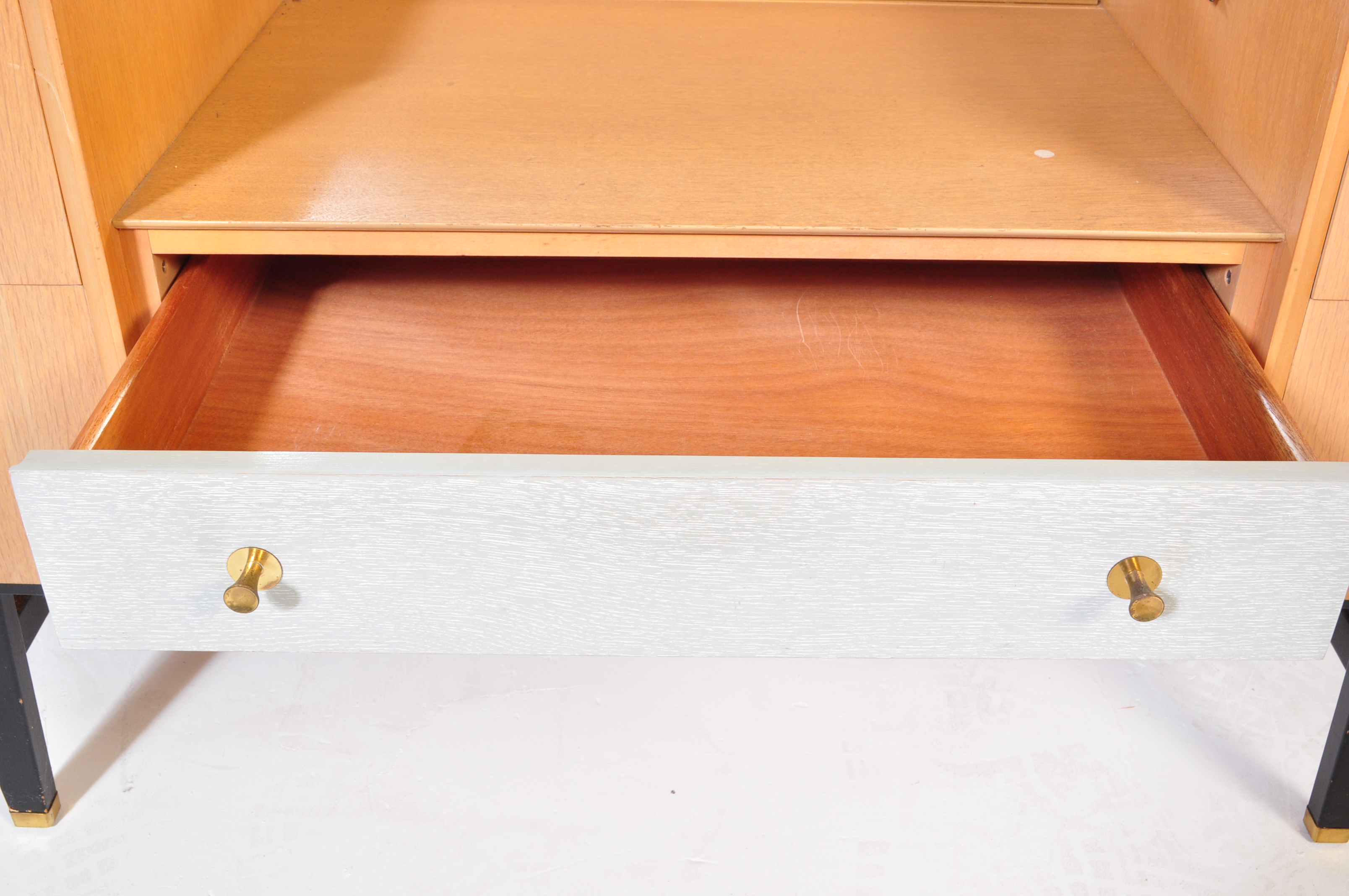 RETRO MID CENTURY OAK-PLY DRESSING TABLE CHEST - Image 5 of 5