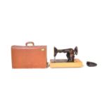 SINGER SEWING MACHINE - EARLY 20TH CENTURY - LEATHER CASE