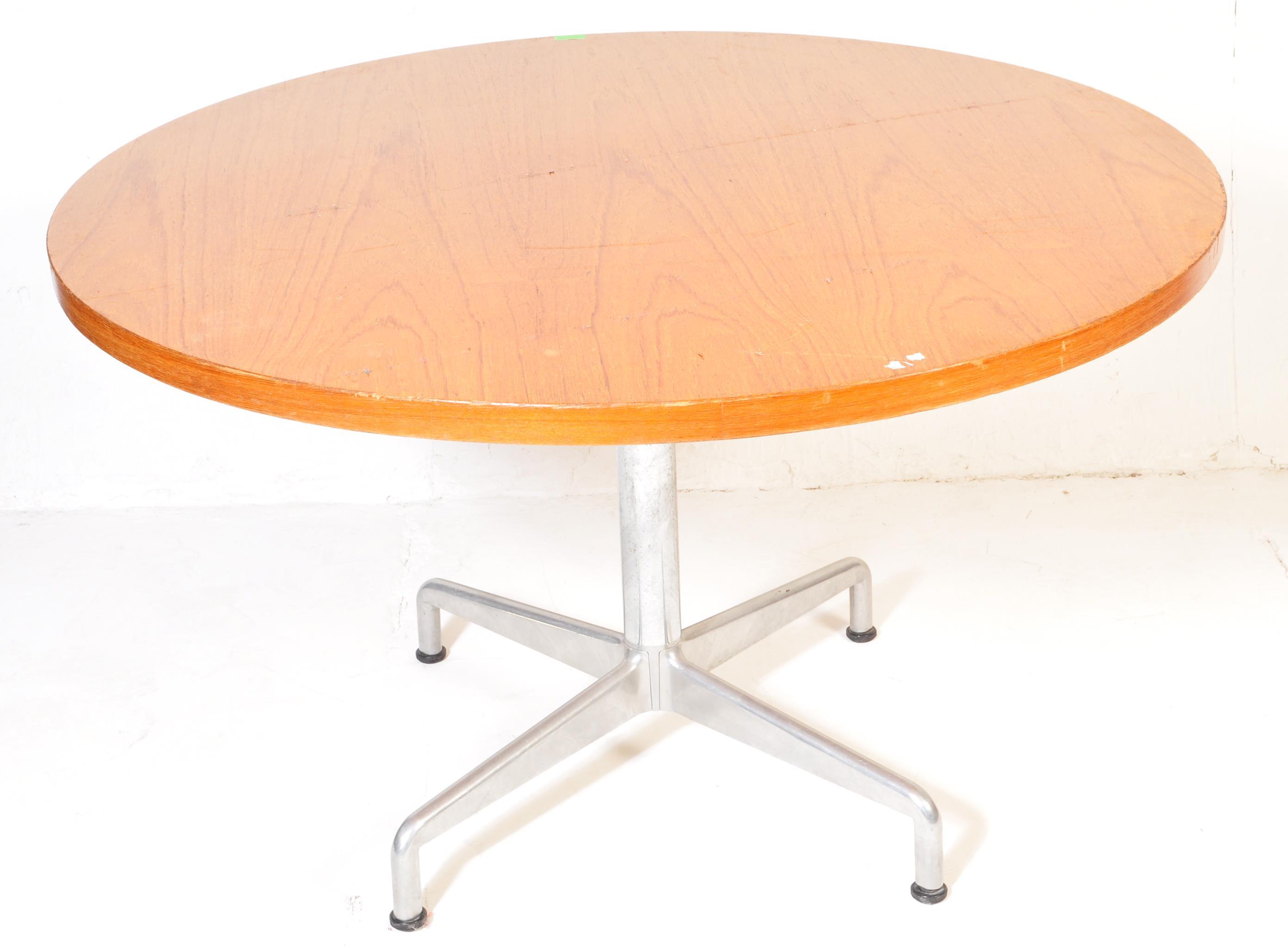 HERMAN MILLER - RETRO OAK CIRCULAR DINING TABLE - Image 2 of 4