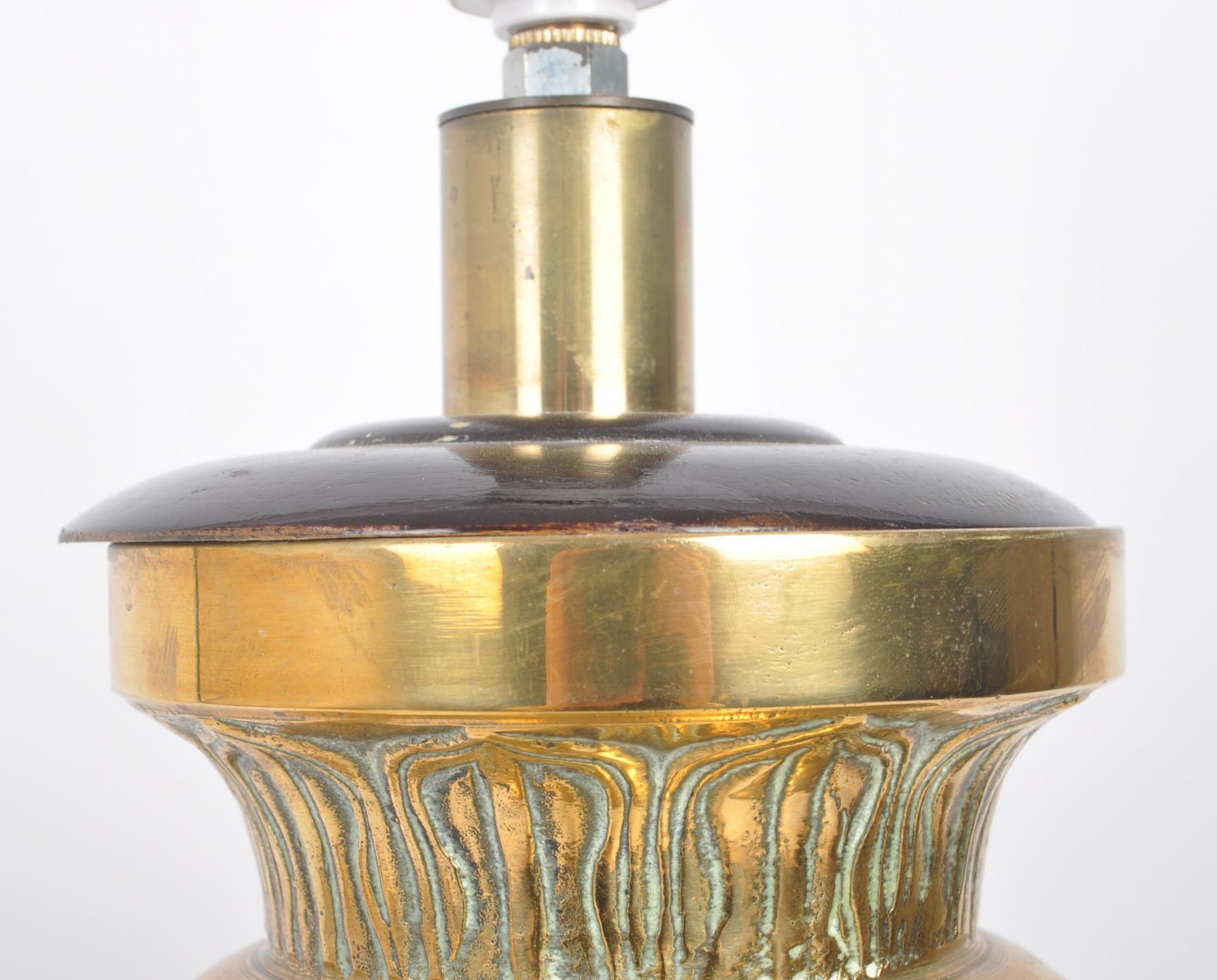 HOLLYWOOD REGENCY BRASS TABLE LAMP IN JAMES MONT MANNER - Image 7 of 7