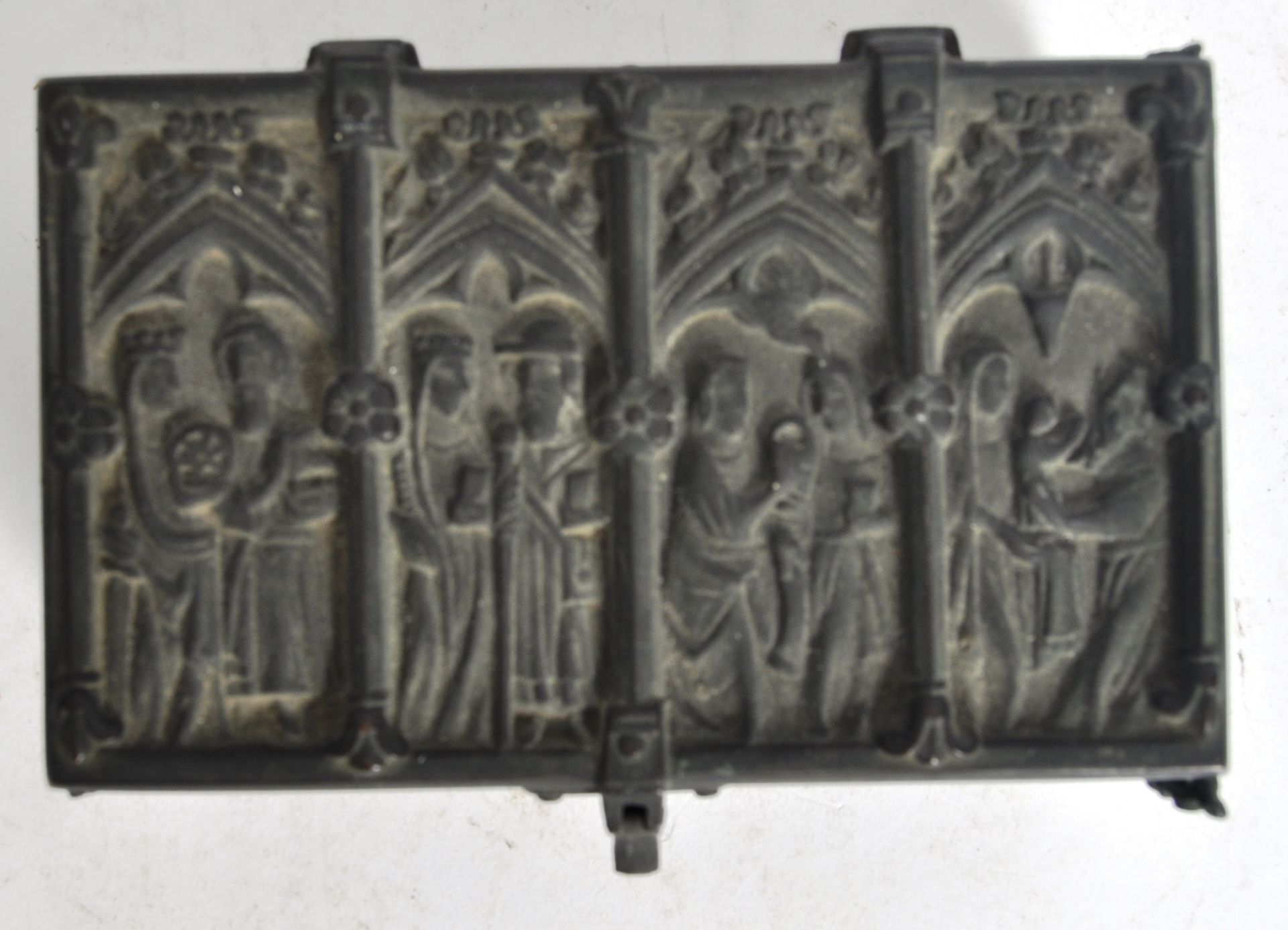 SMALL NINETEENTH CENTURY BRONZE CASKET WITH GOTHIC INLAY - Image 6 of 7