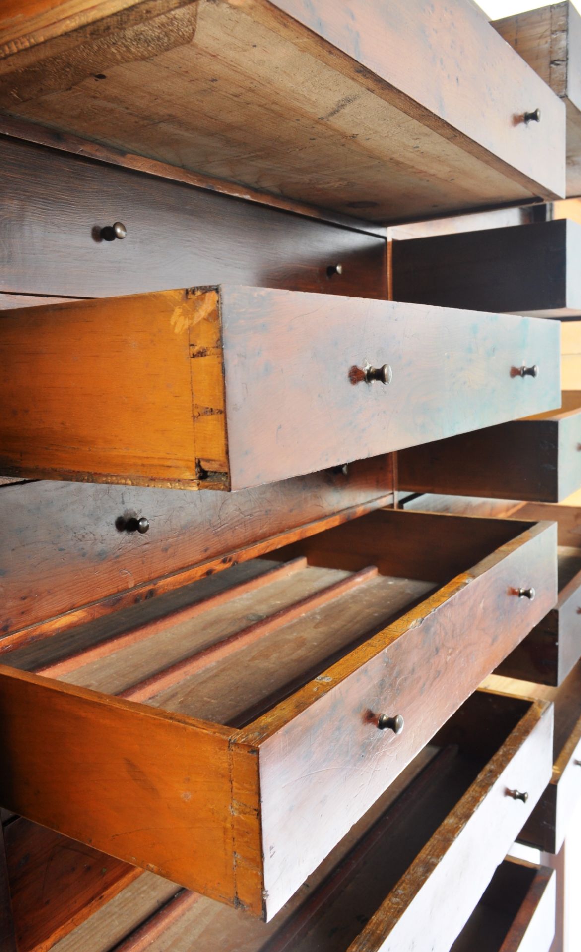 18TH CENTURY YEW WOOD LIBRARY CABINET CHEST ON STAND - Image 7 of 7