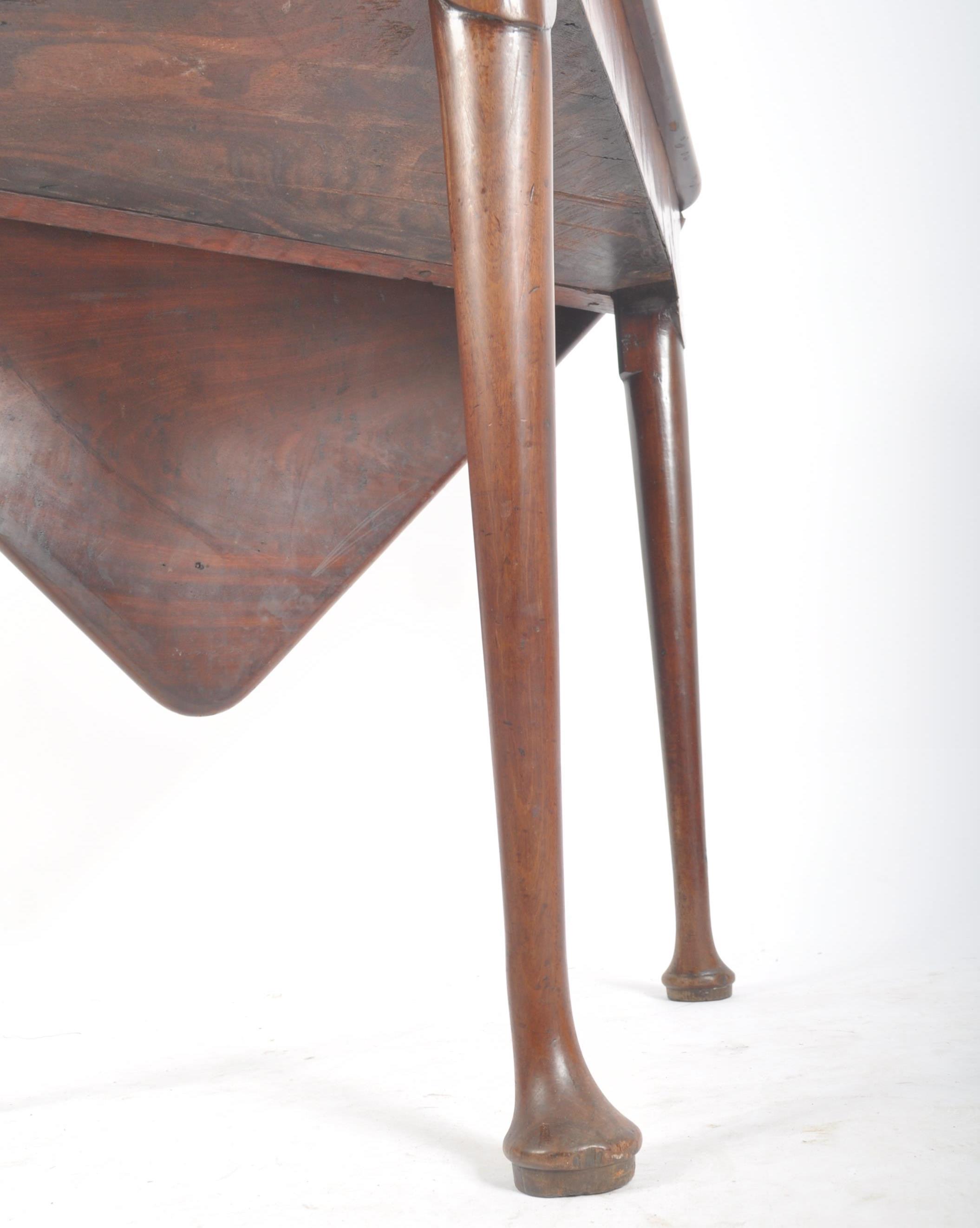 MANNER OF GILLOWS - GEORGE III MAHOGANY CORNER PAD FOOT TABLE - Image 4 of 11