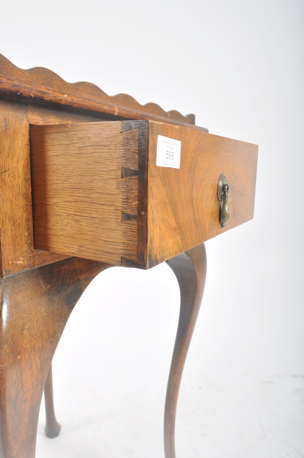 QUEEN ANNE REVIVAL CIRCA 1900 WALNUT BEDSIDE CABINET TABLE - Image 5 of 8