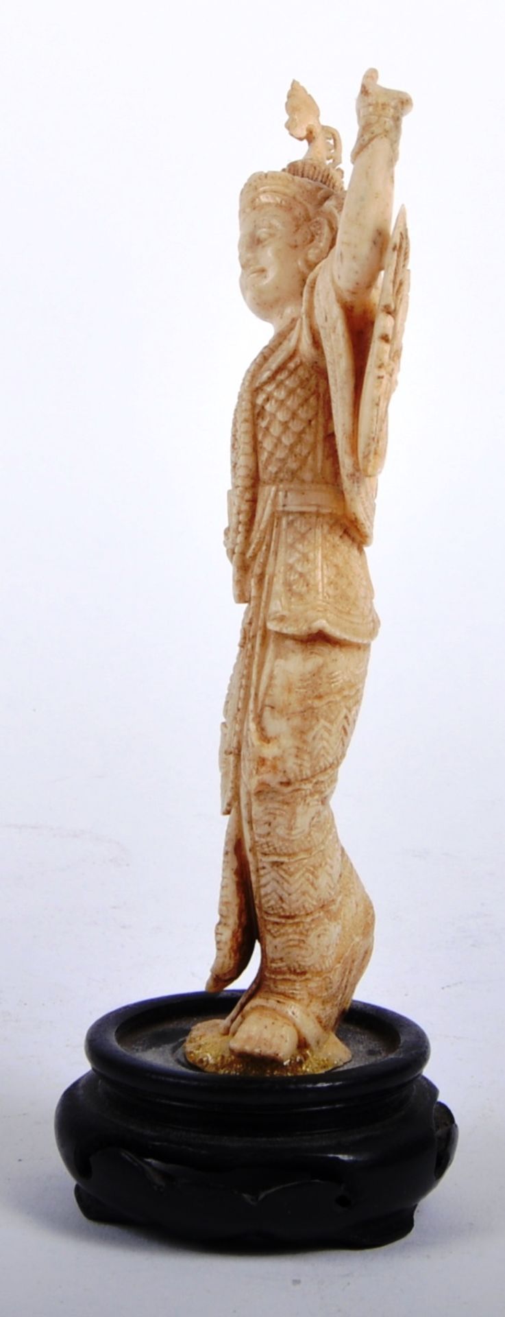 EARLY 20TH CENTURY BONE THAI DANCER IN TRADITIONAL ROBE - Image 4 of 8