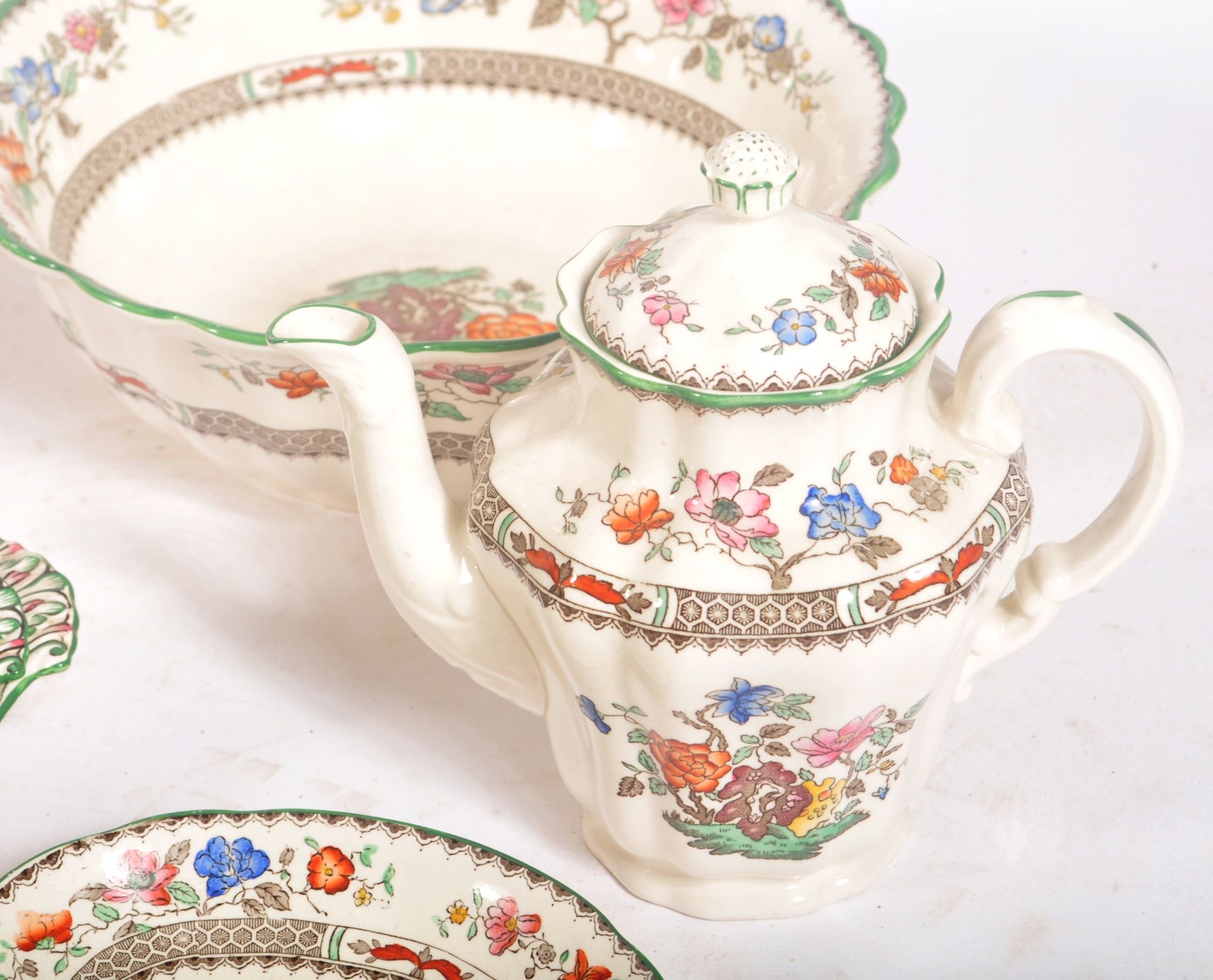 COPELAND SPODE CHINESE ROSE PATTERN DINNER SERVICE - Image 8 of 18