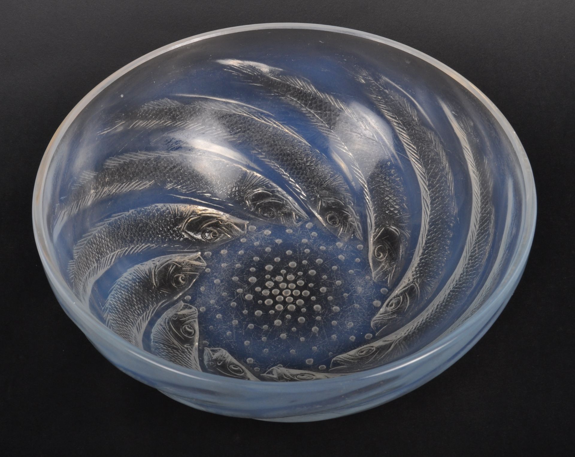 RENE LALIQUE - FRENCH 1920'S OPALESCENT GLASS SARDINE DISH