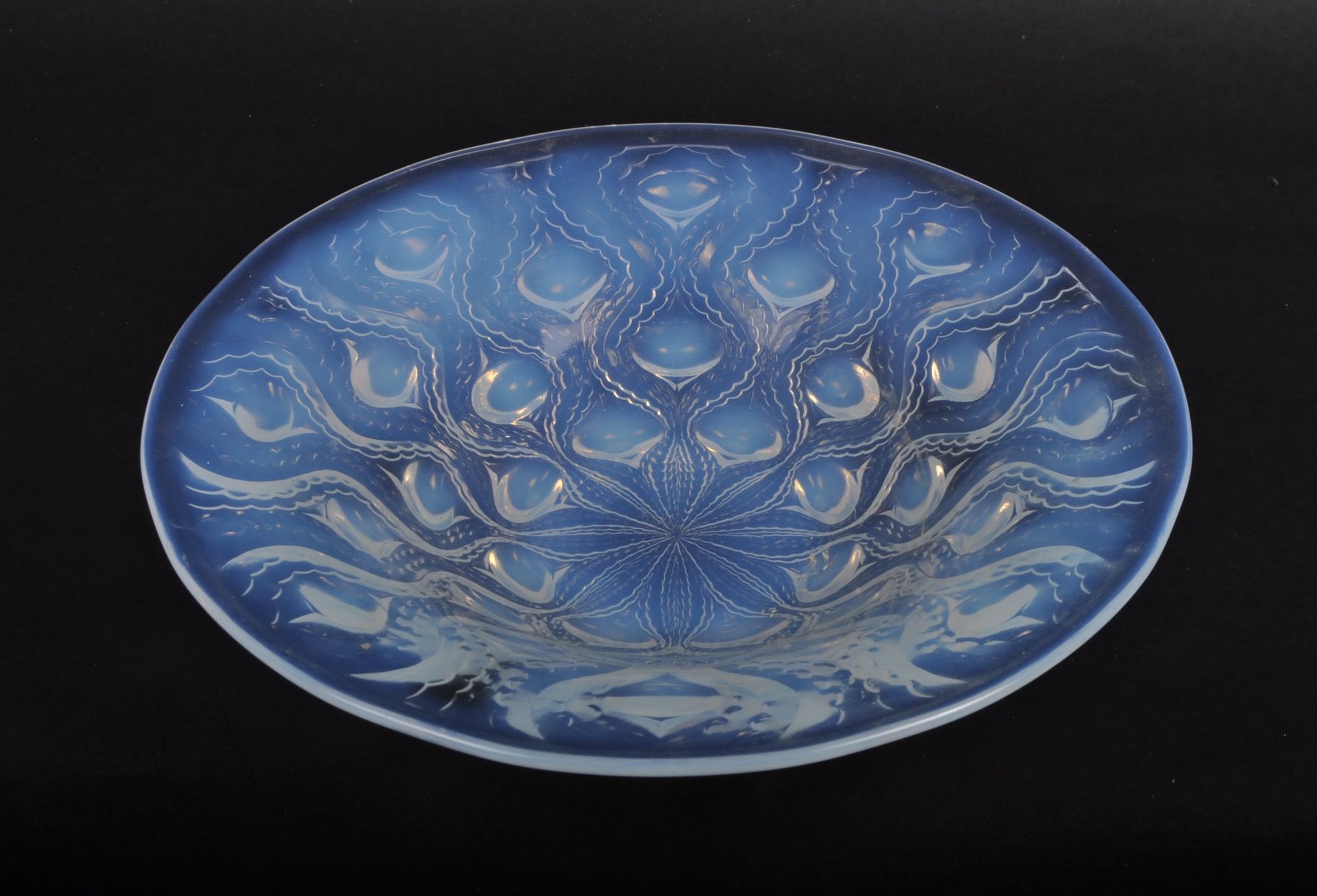 RENE LALIQUE - FRENCH 1930S OPALESCENT GLASS SPOTTED DISH - Bild 3 aus 6