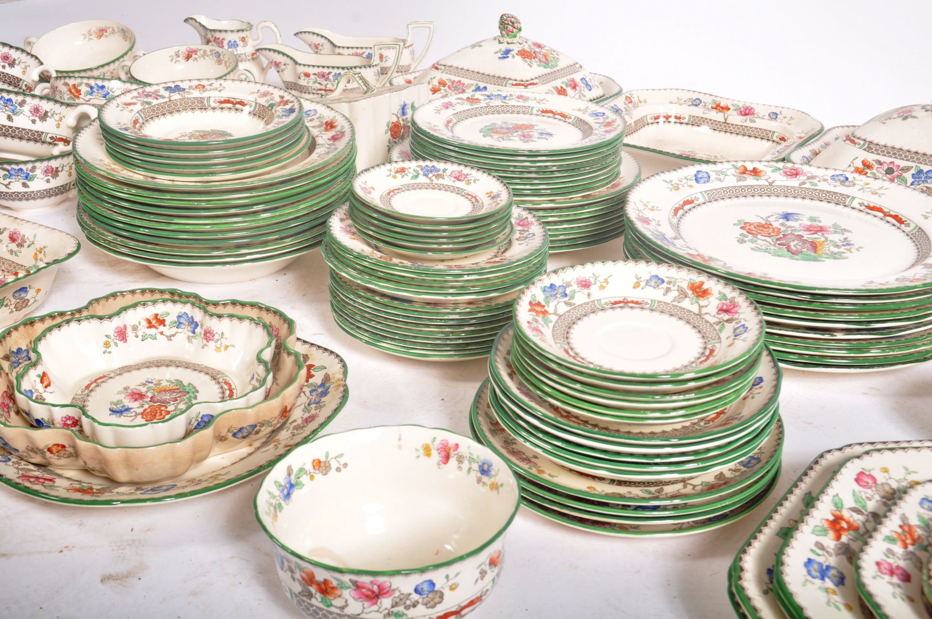 COPELAND SPODE CHINESE ROSE PATTERN DINNER SERVICE - Image 5 of 18