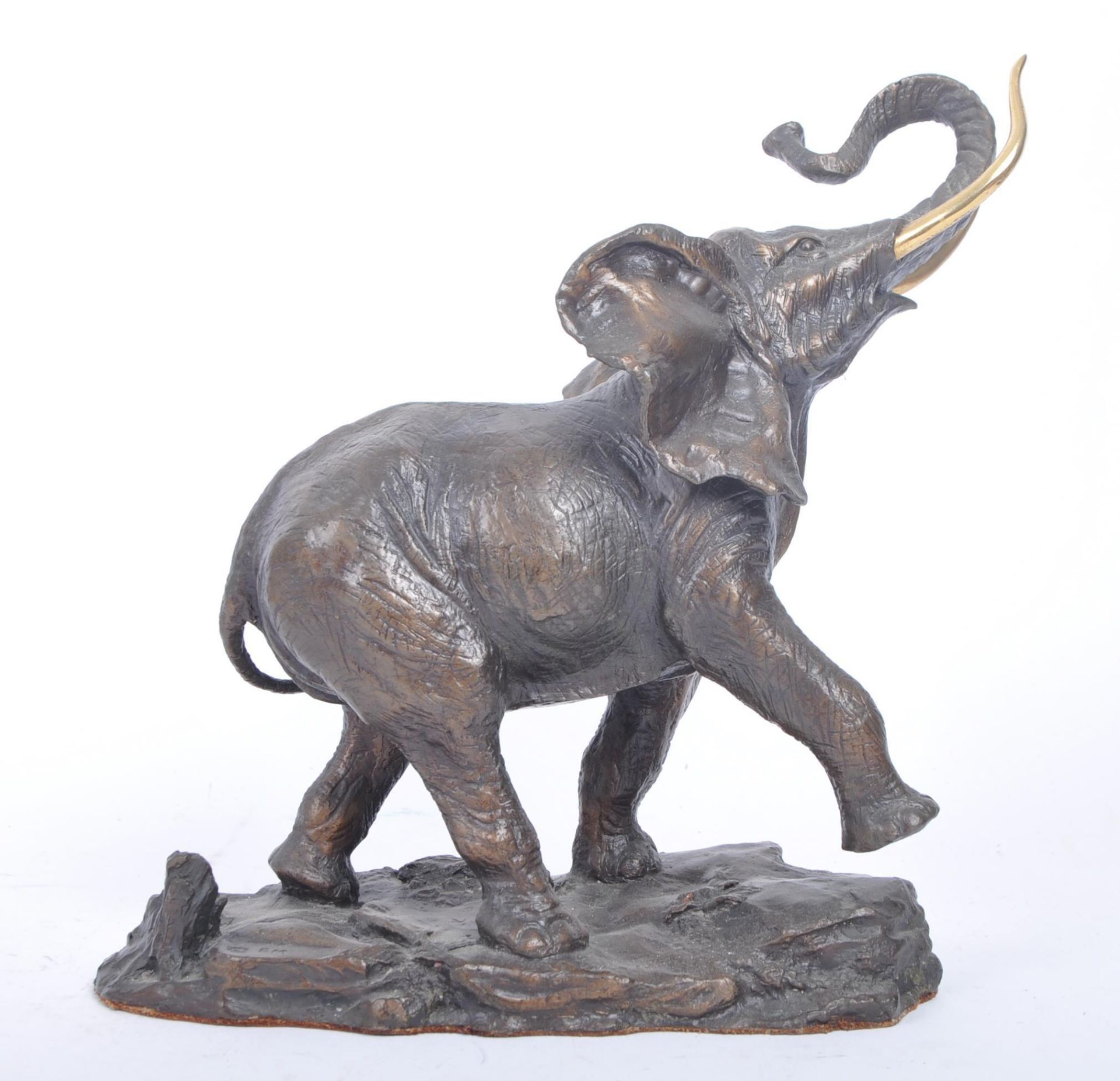 20TH CENTURY PATINATED BRONZE ELEPHANT FIGURINE - Image 2 of 8