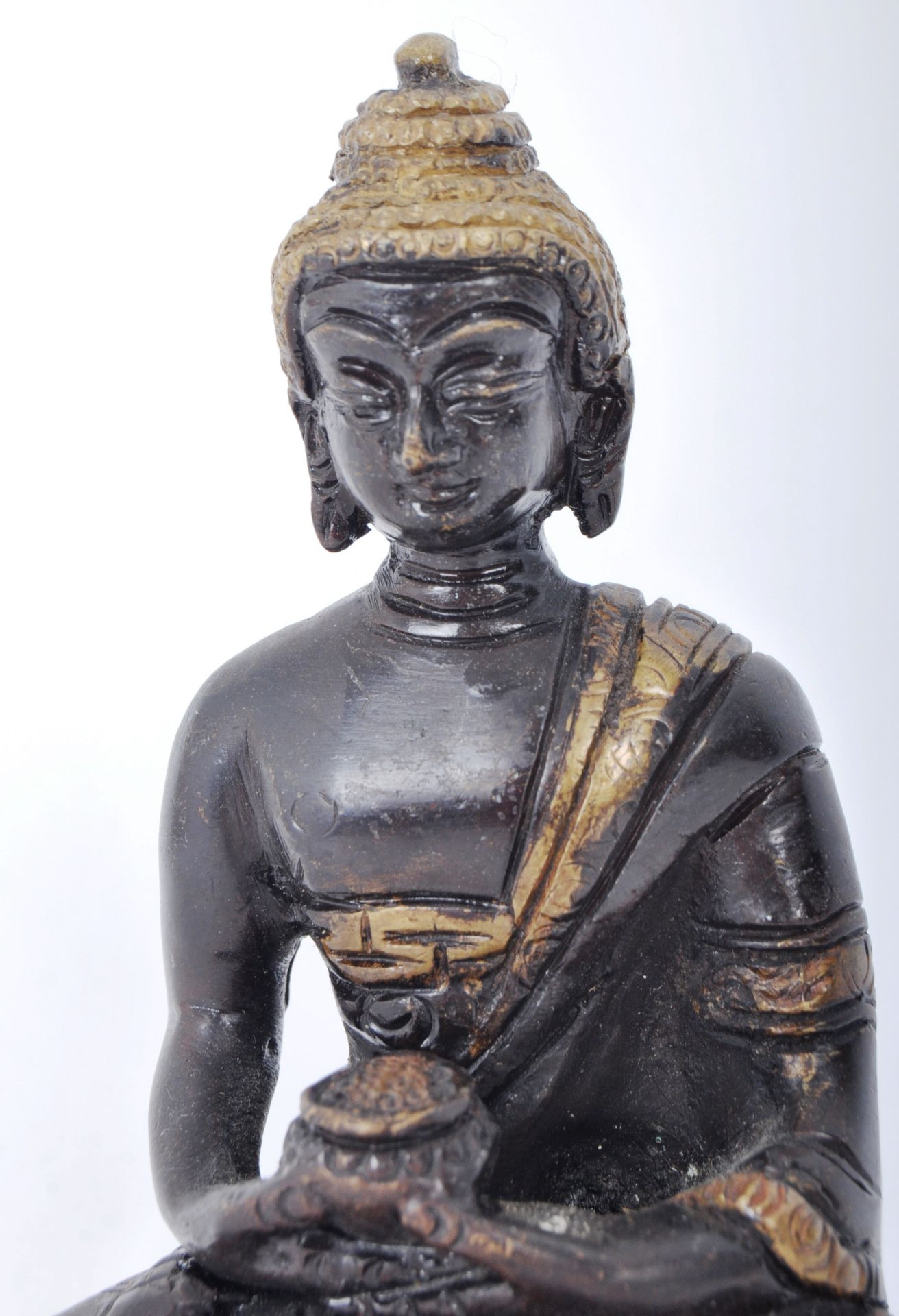 EARLY 20TH CENTURY TWO TONE BRONZE CHINESE BUDDHA - Image 5 of 6