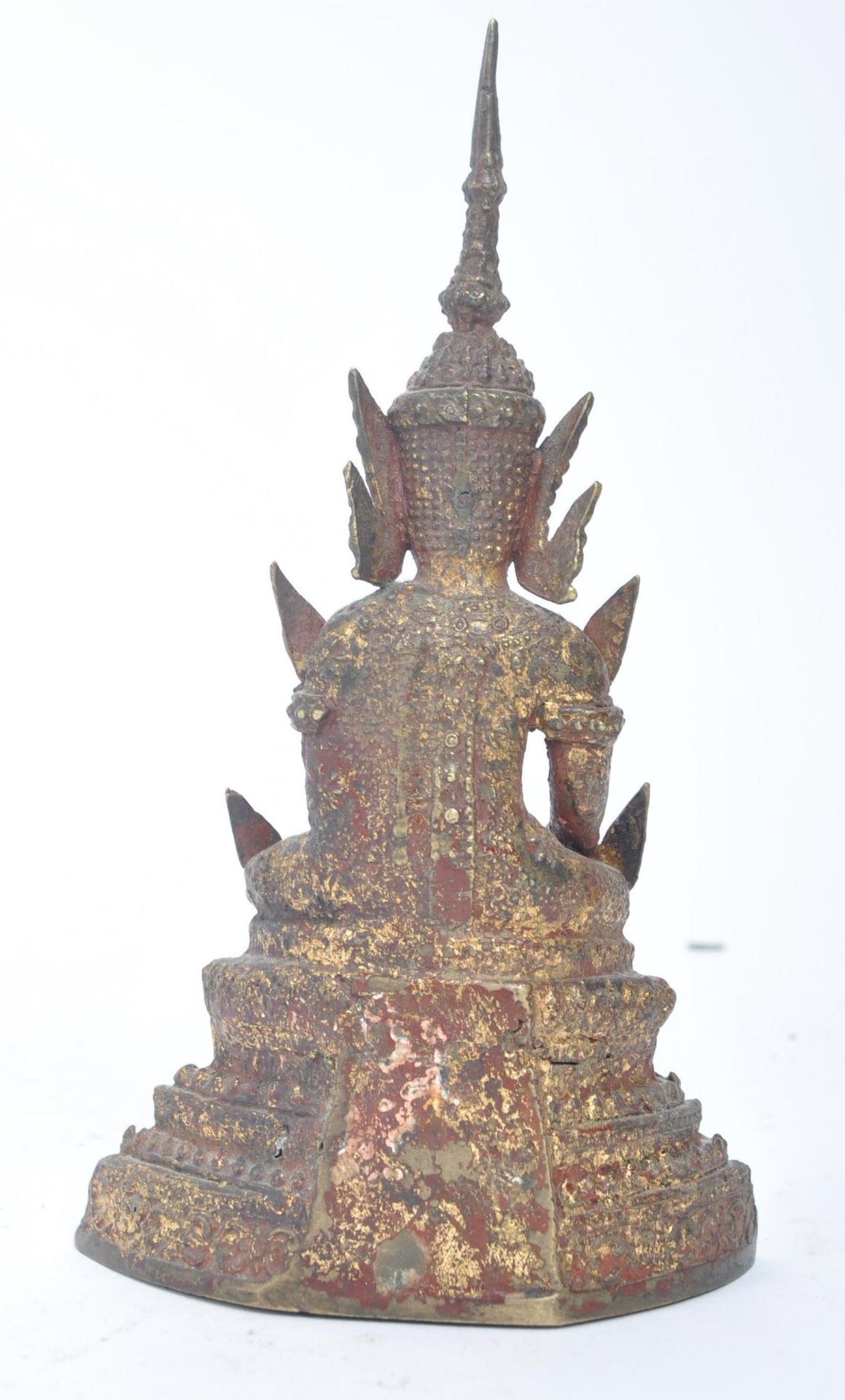 19TH CENTURY GILT-METAL THAI RATTANAKOSIN BUDDHA - Image 4 of 5